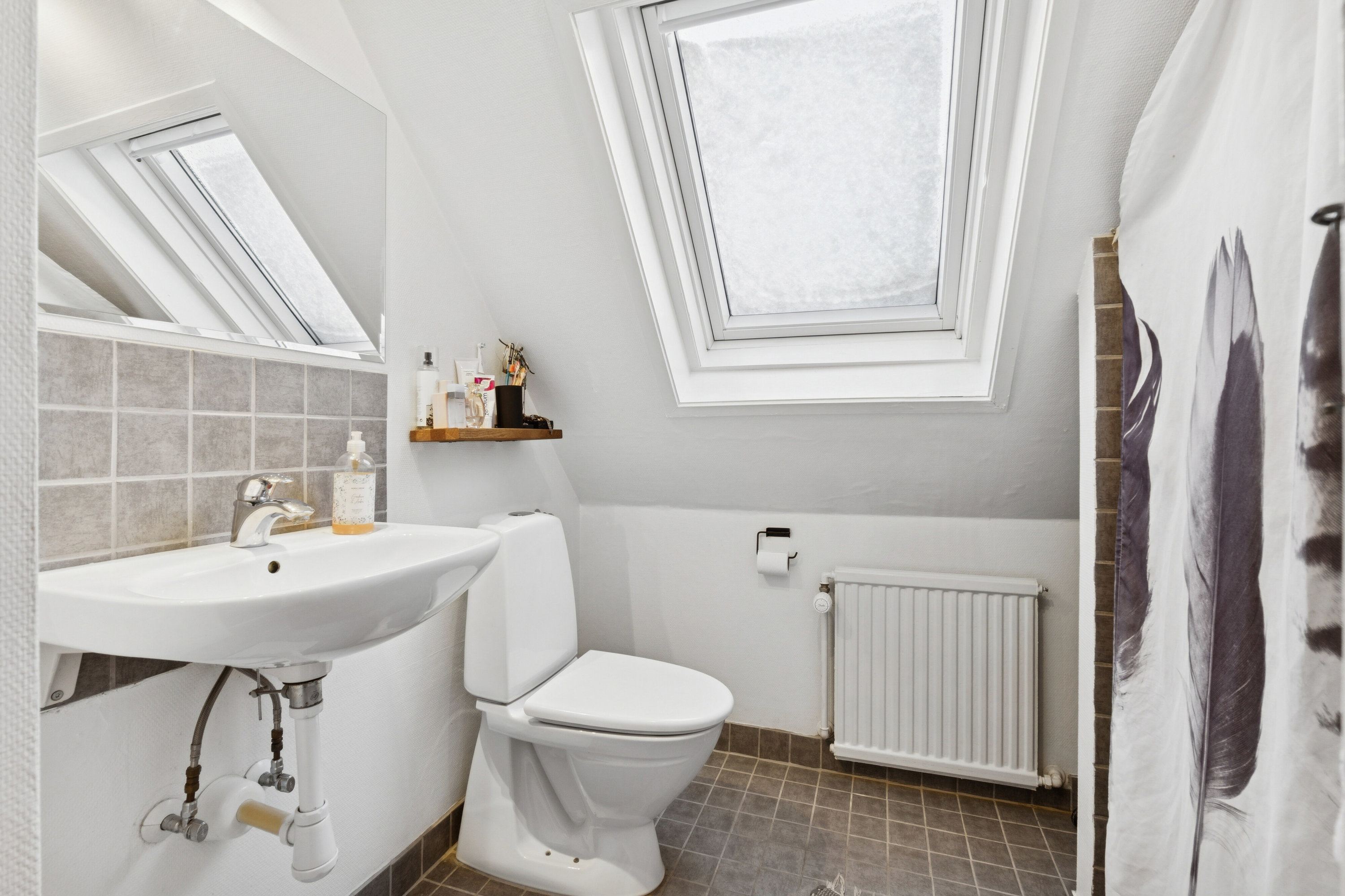 Fremhævet badeværelse billede i fuldskærmstilstand. Billede af Søgårdsvej 27, 5700 Svendborg