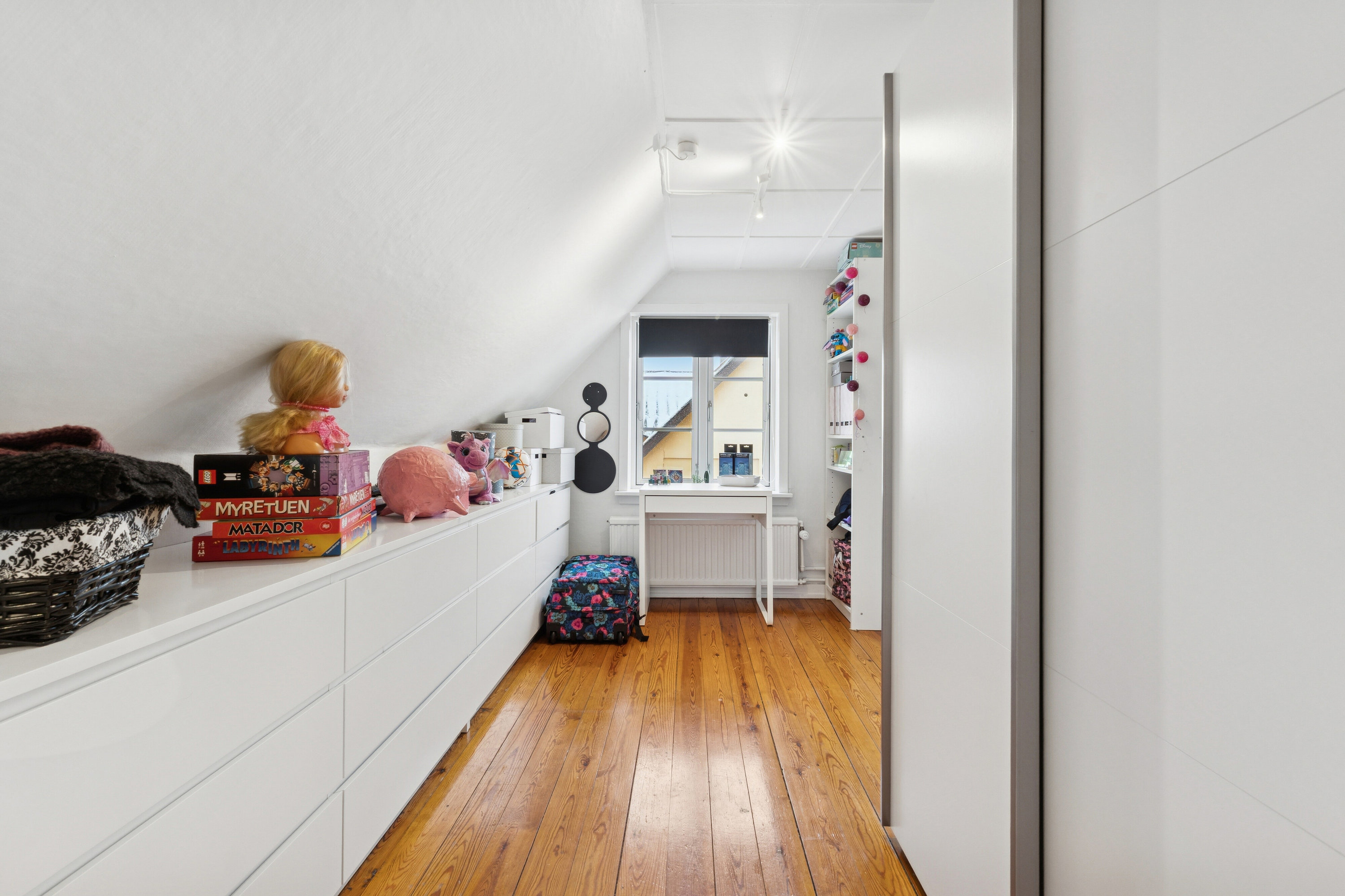 Fremhævet soveværelse billede i fuldskærmstilstand. Billede af Søgårdsvej 27, 5700 Svendborg