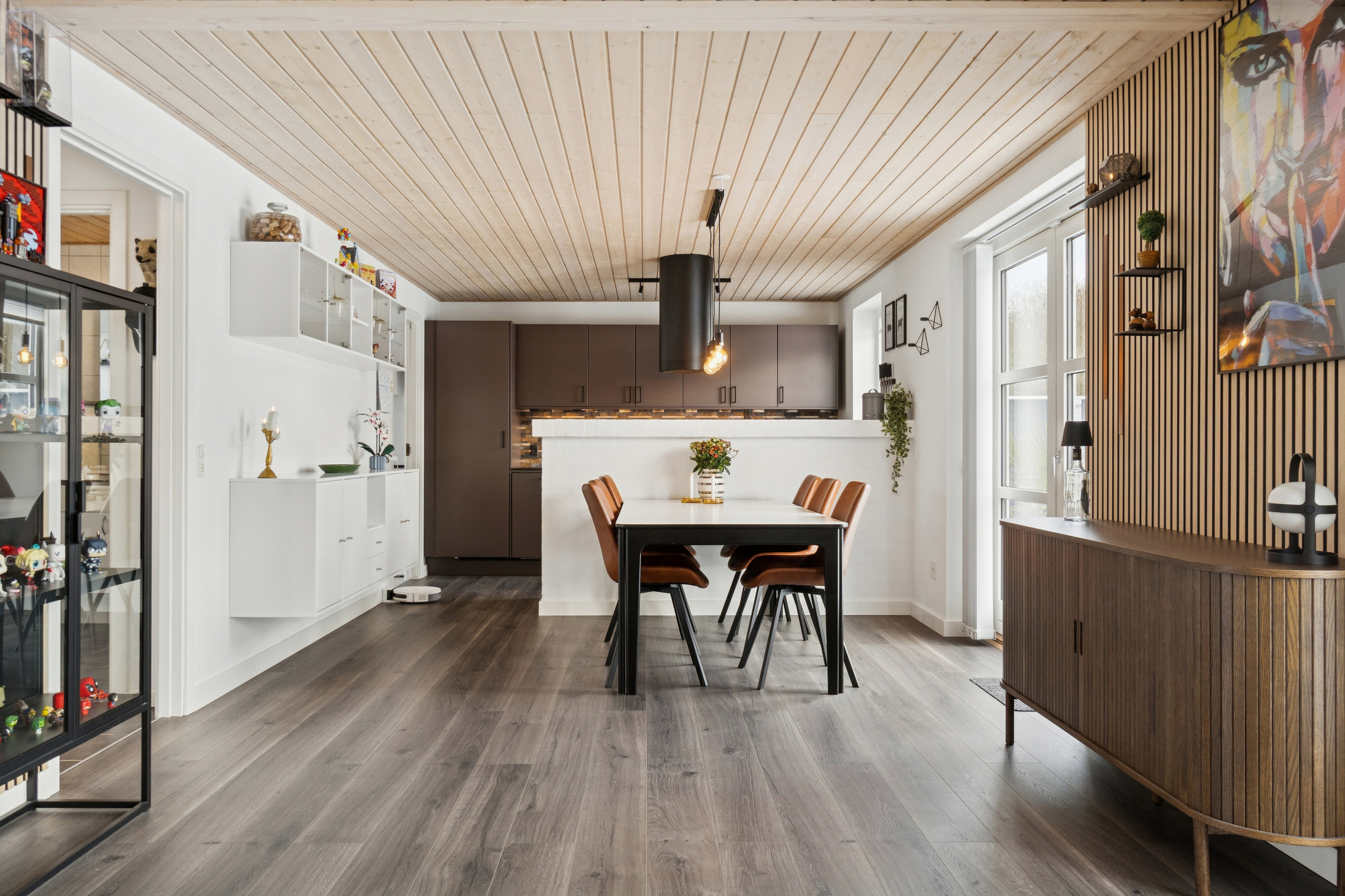 Fremhævet spisestue billede i fuldskærmstilstand. Billede af Saturnvej 24, 4200 Slagelse