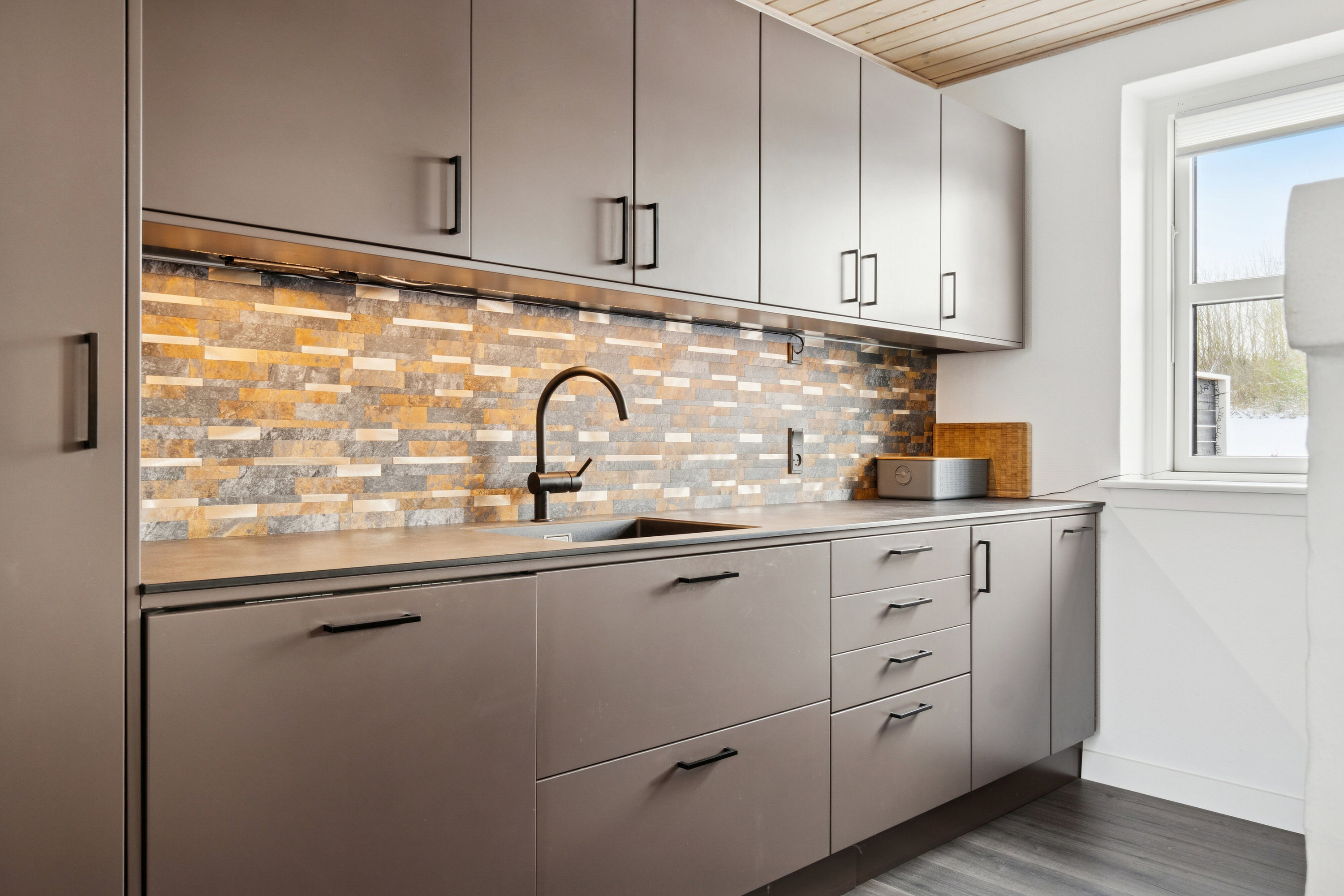 Fremhævet køkken billede i fuldskærmstilstand. Billede af Saturnvej 24, 4200 Slagelse