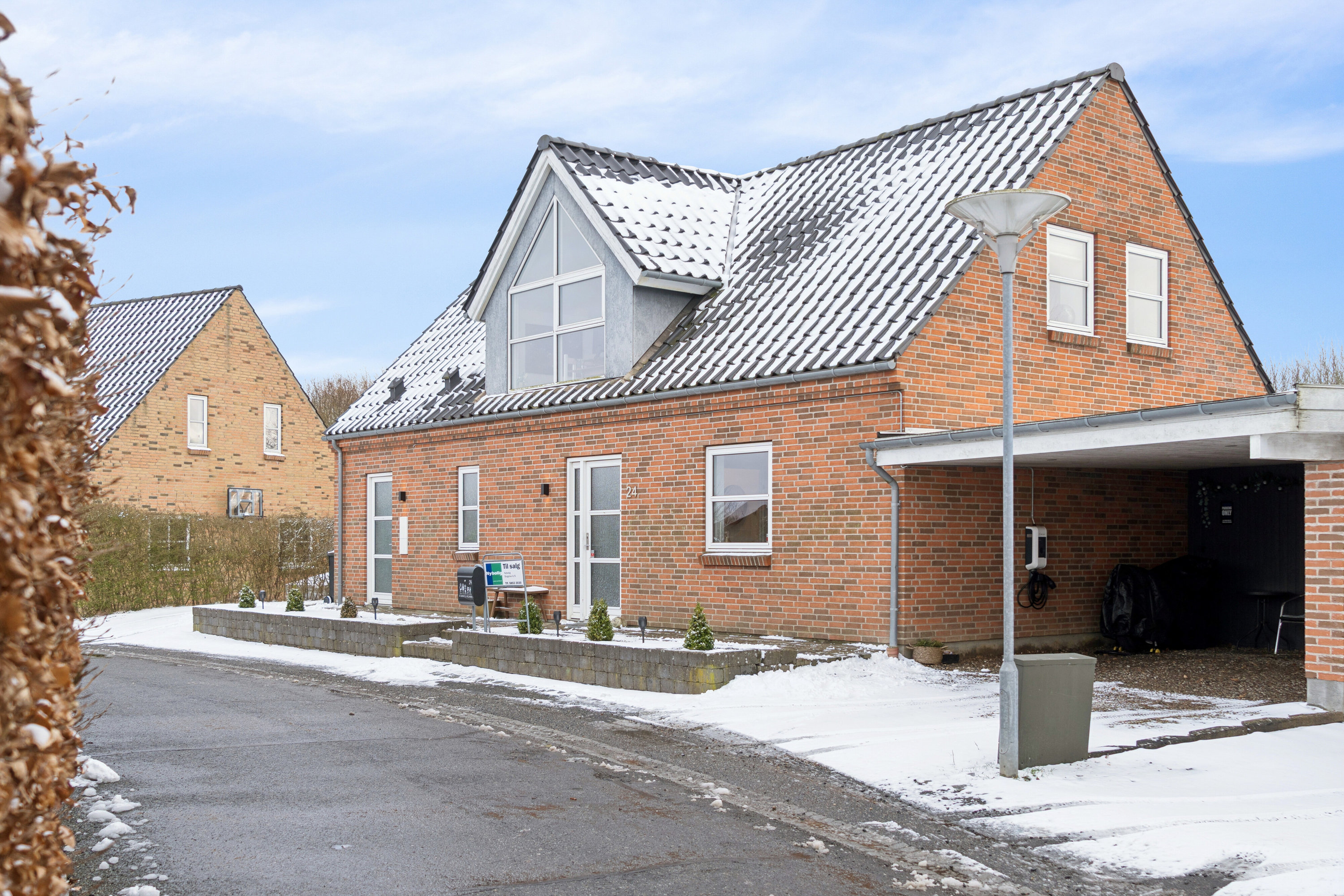 Fremhævet set fra vejen billede i fuldskærmstilstand. Billede af Saturnvej 24, 4200 Slagelse