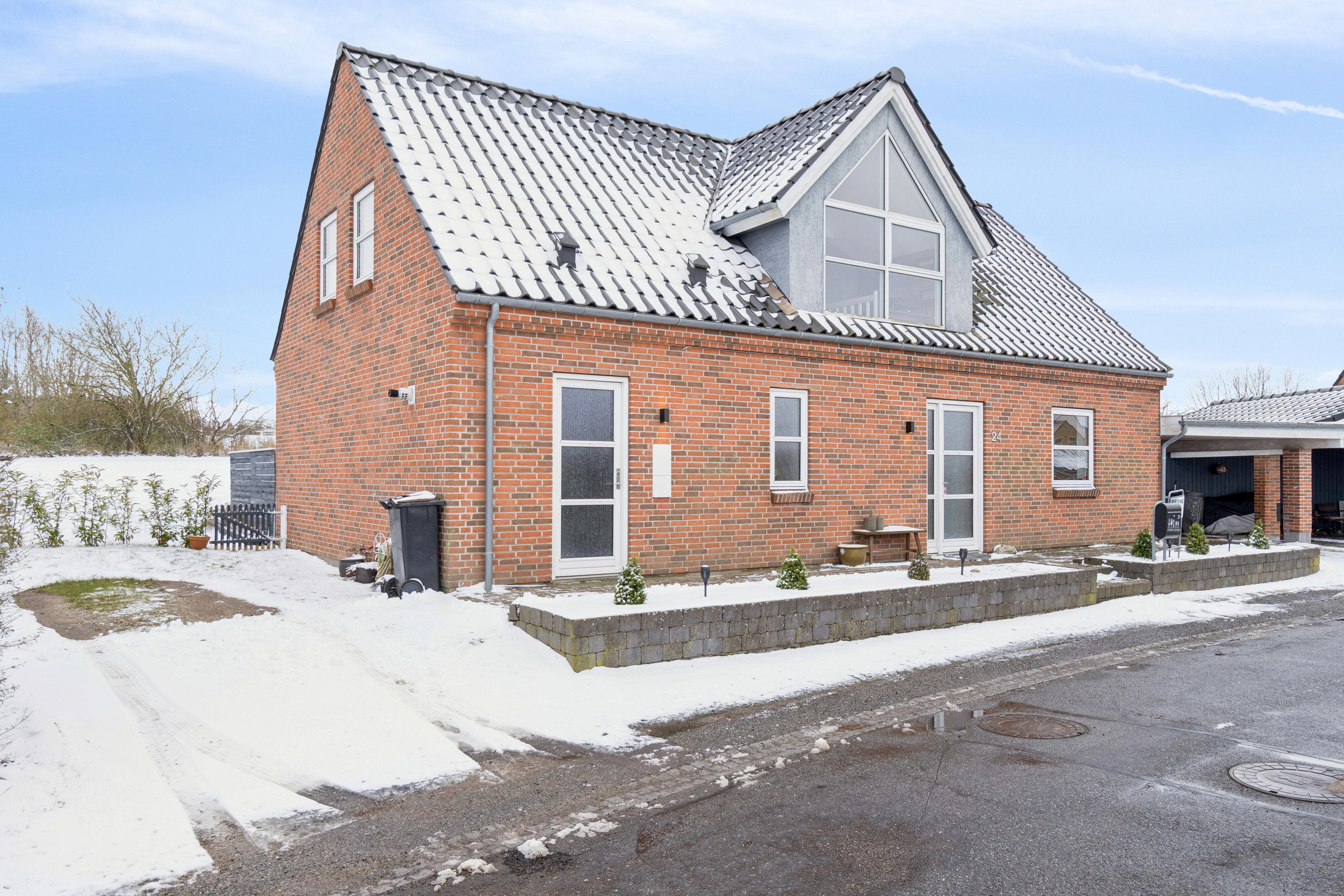 Fremhævet set fra haven billede i fuldskærmstilstand. Billede af Saturnvej 24, 4200 Slagelse