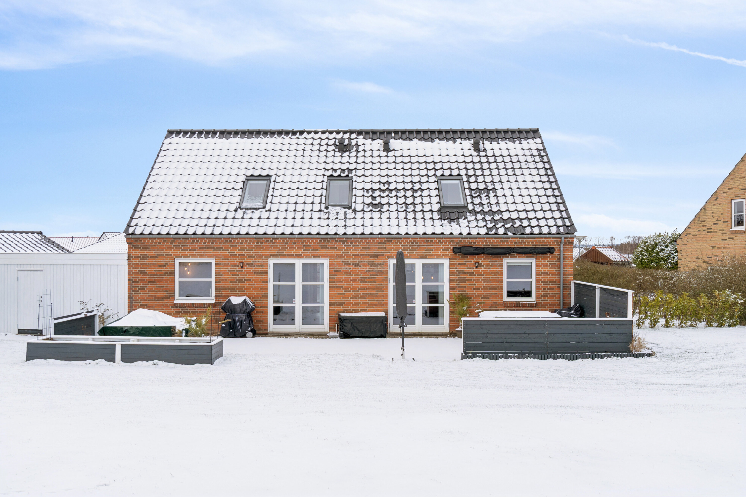 Fremhævet set fra haven billede i fuldskærmstilstand. Billede af Saturnvej 24, 4200 Slagelse