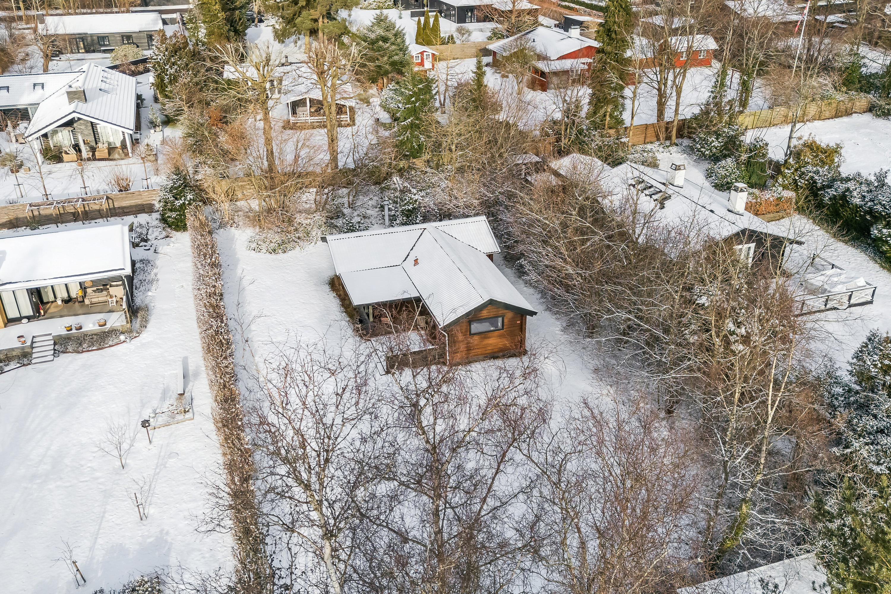 Fremhævet luftfoto billede i fuldskærmstilstand. Billede af Hybenvej 24, 3100 Hornbæk