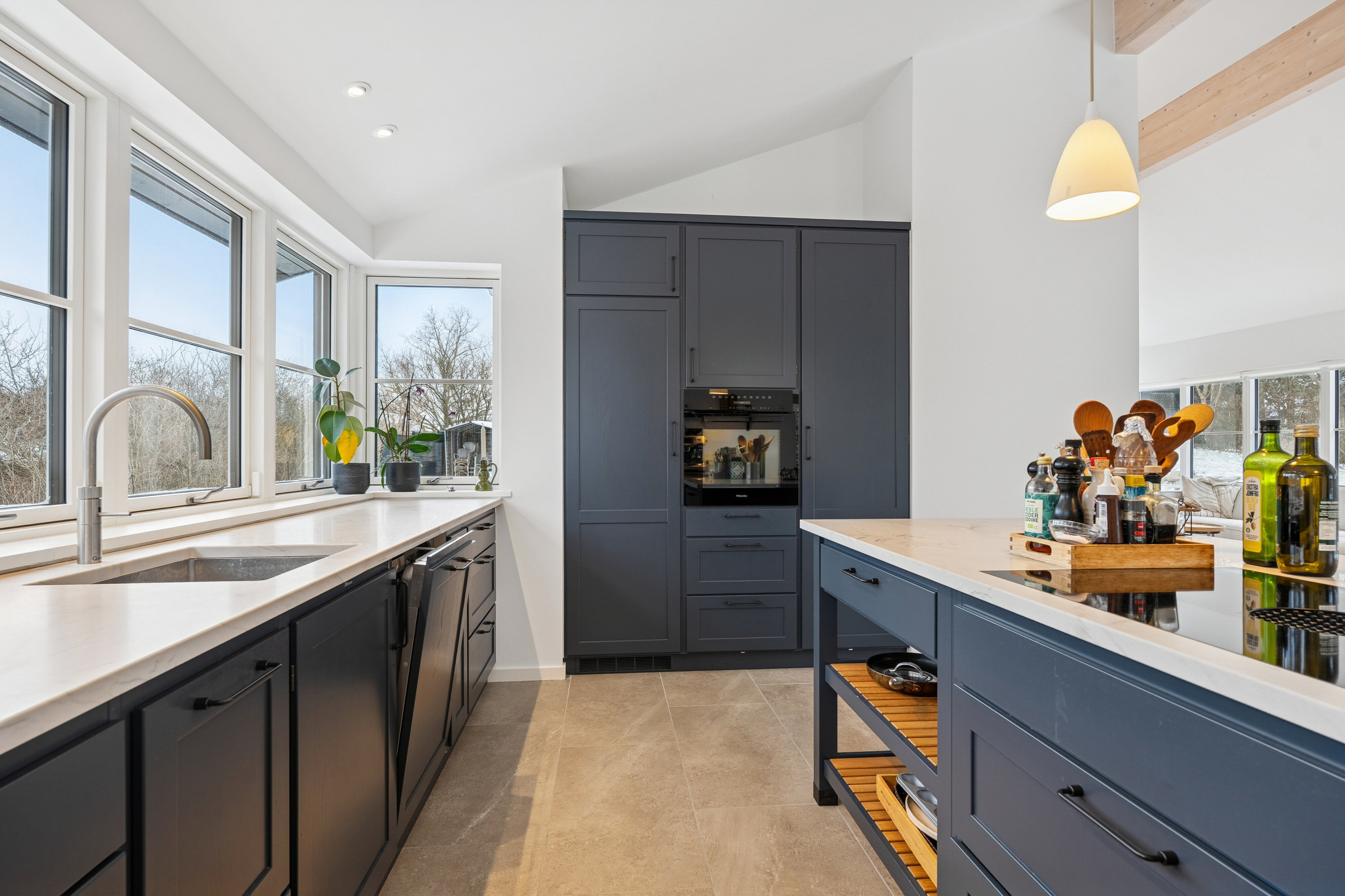 Fremhævet køkken billede i fuldskærmstilstand. Billede af Solskrænten 1, Strand Esbønderup, 3250 Gilleleje