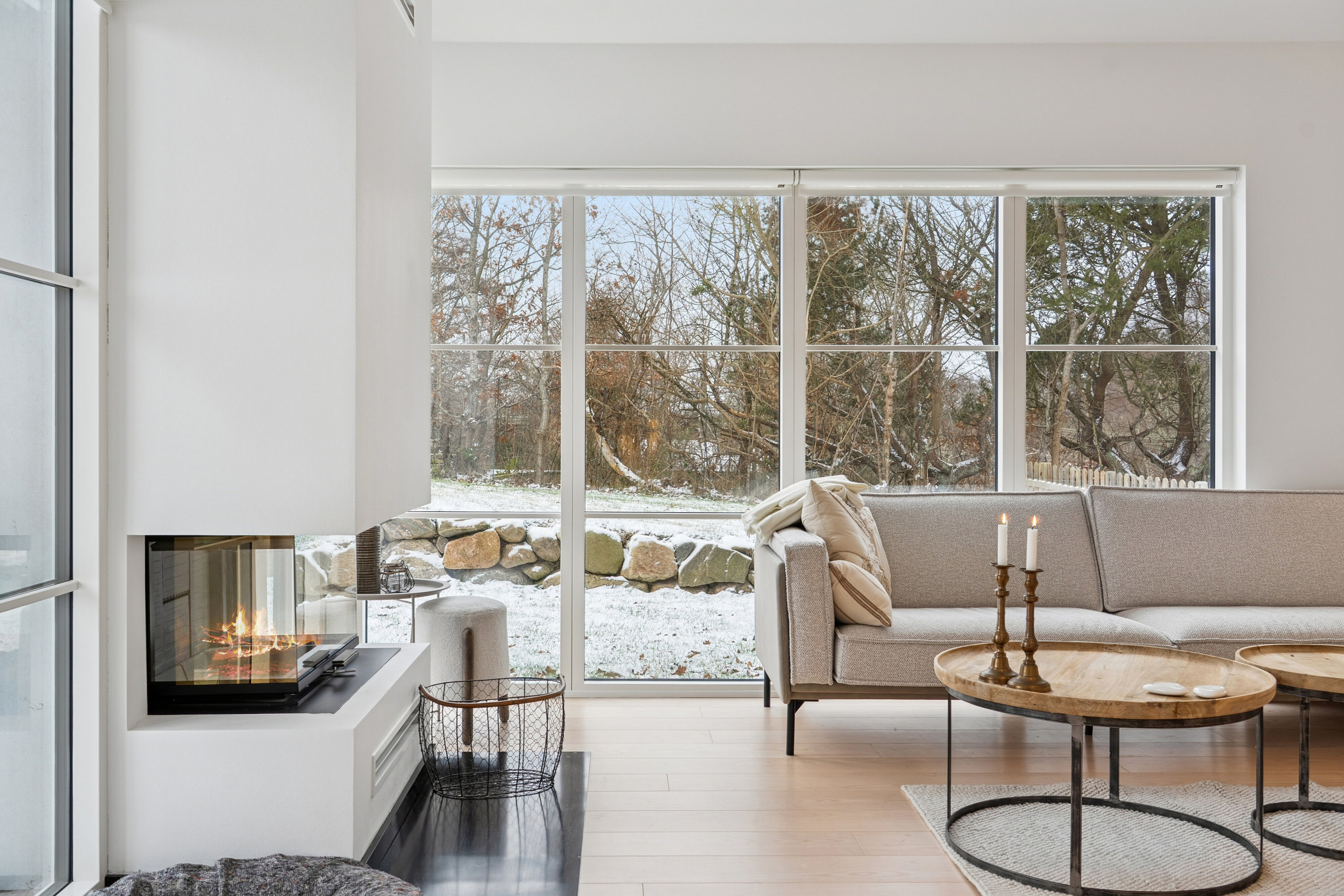 Fremhævet stue billede i fuldskærmstilstand. Billede af Solskrænten 1, Strand Esbønderup, 3250 Gilleleje