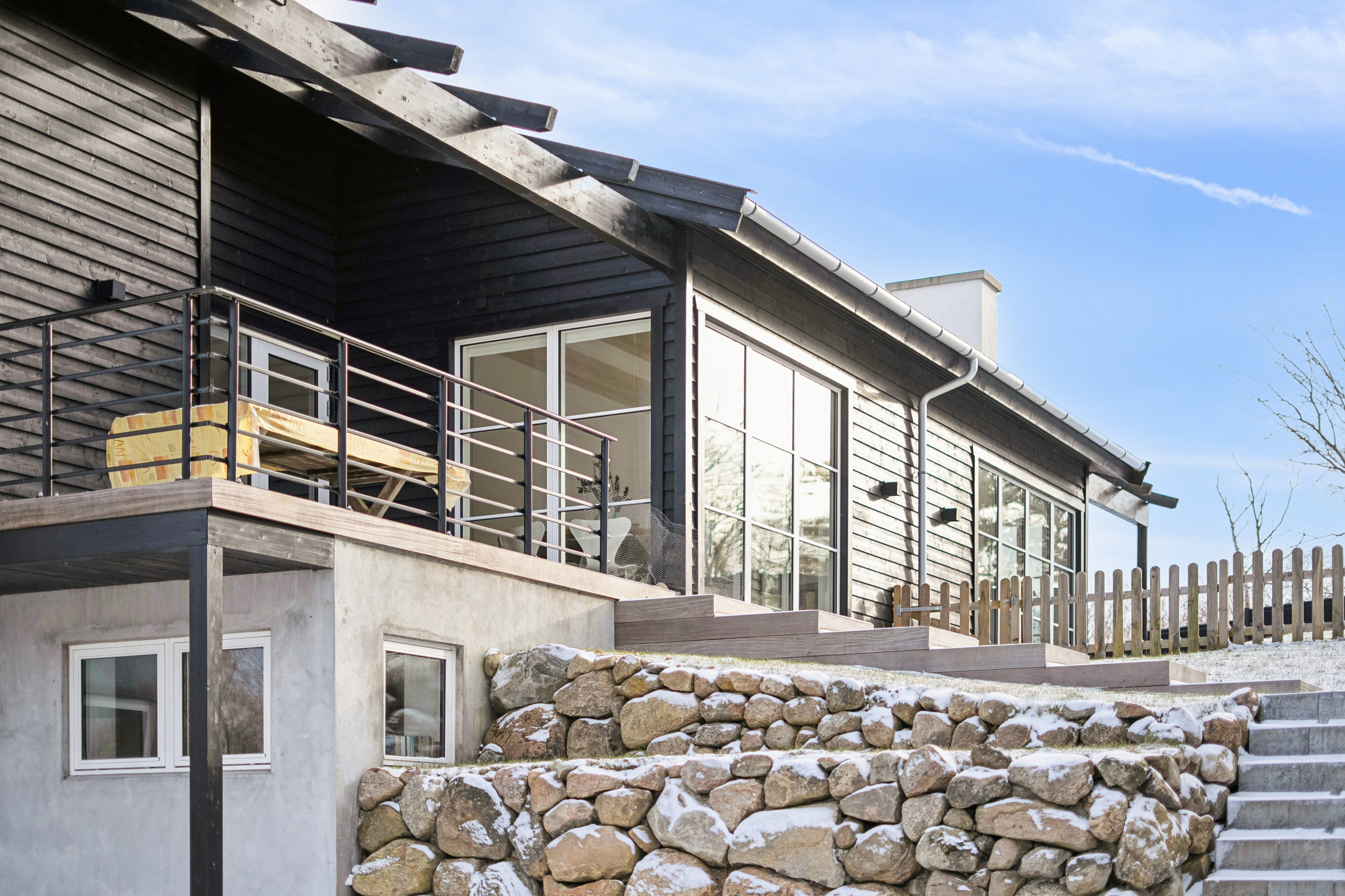 Fremhævet set fra haven billede i fuldskærmstilstand. Billede af Solskrænten 1, Strand Esbønderup, 3250 Gilleleje