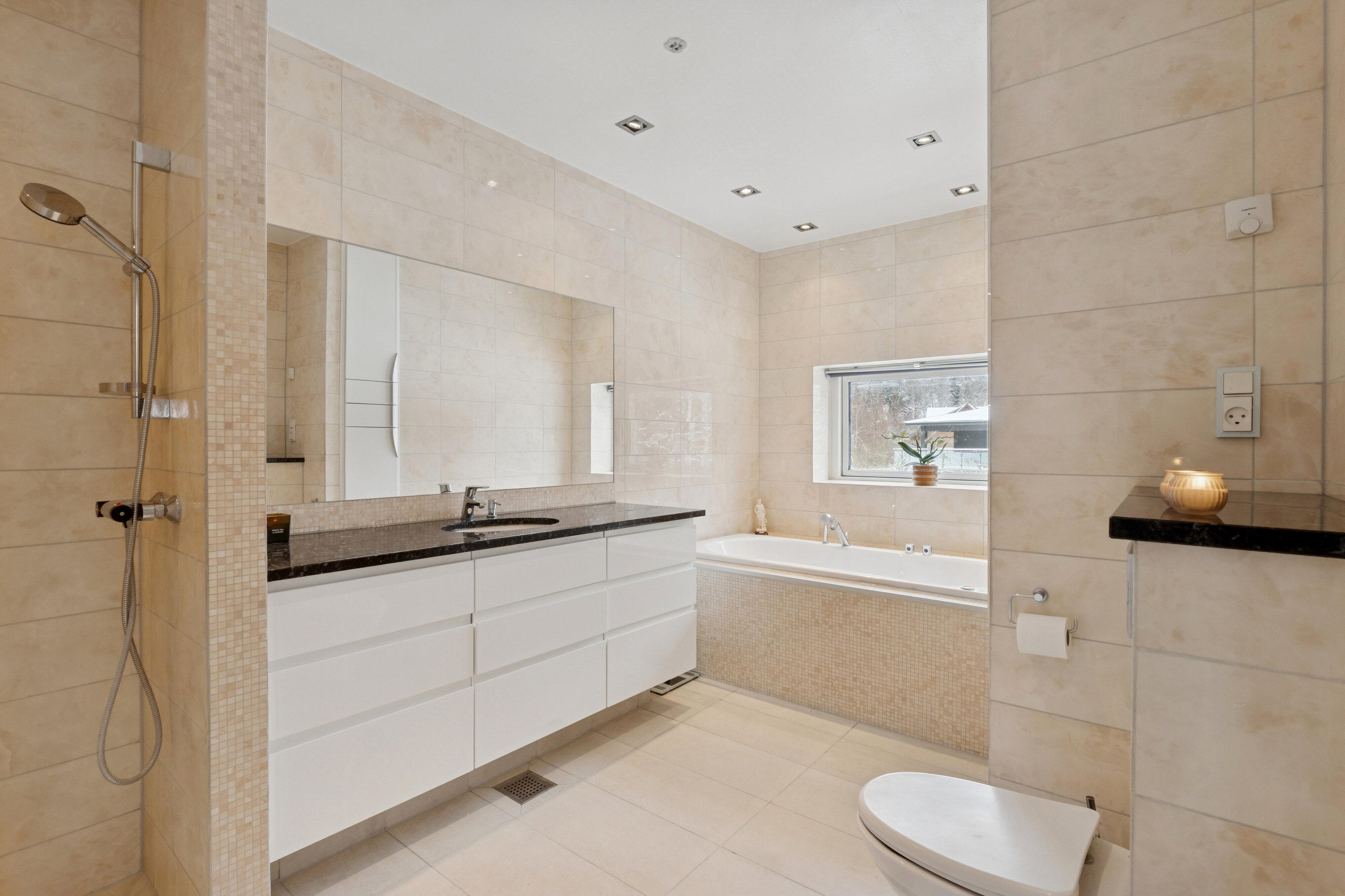 Fremhævet badeværelse billede i fuldskærmstilstand. Billede af Stisager 88A, 2600 Glostrup