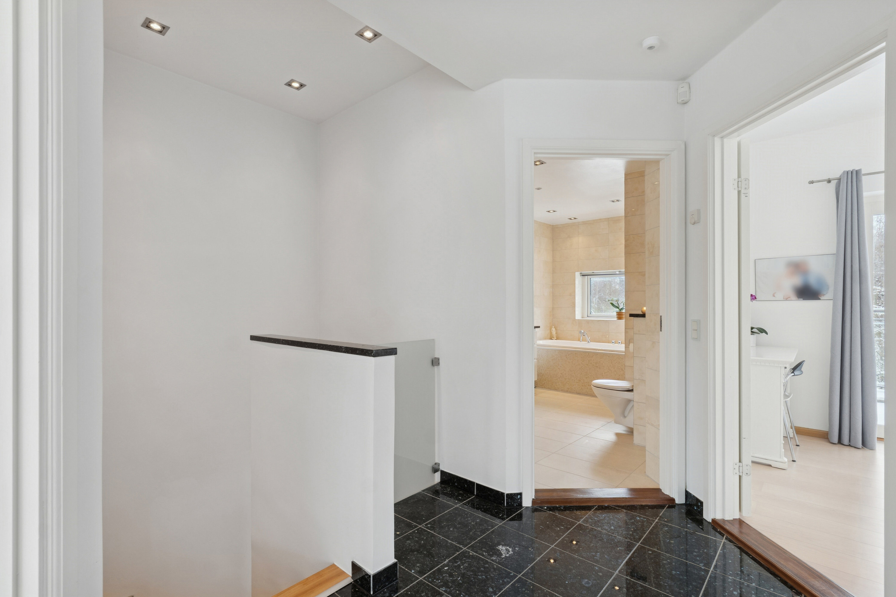 Fremhævet gang billede i fuldskærmstilstand. Billede af Stisager 88A, 2600 Glostrup