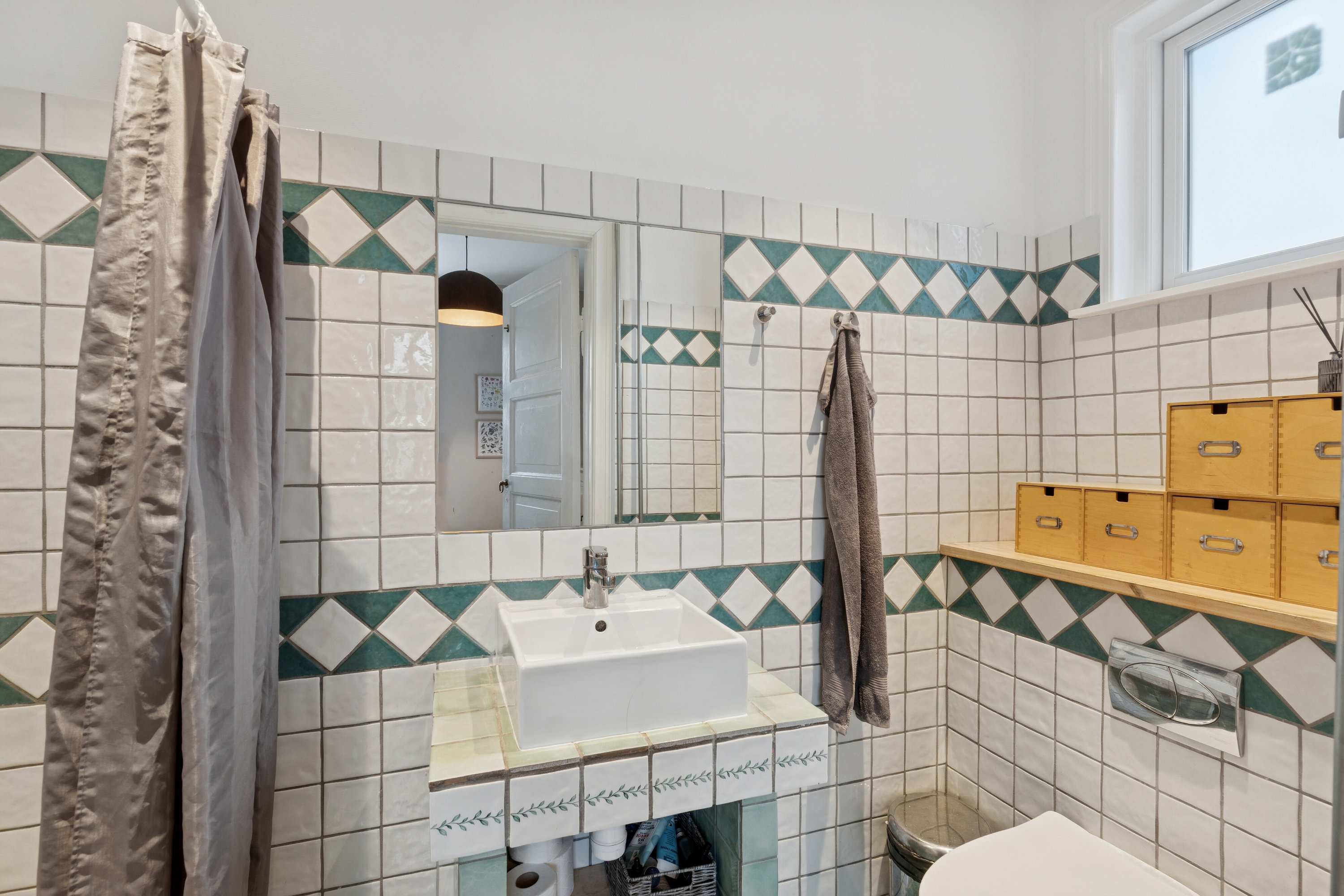 Fremhævet badeværelse billede i fuldskærmstilstand. Billede af Jyllingevej 175, 2610 Rødovre