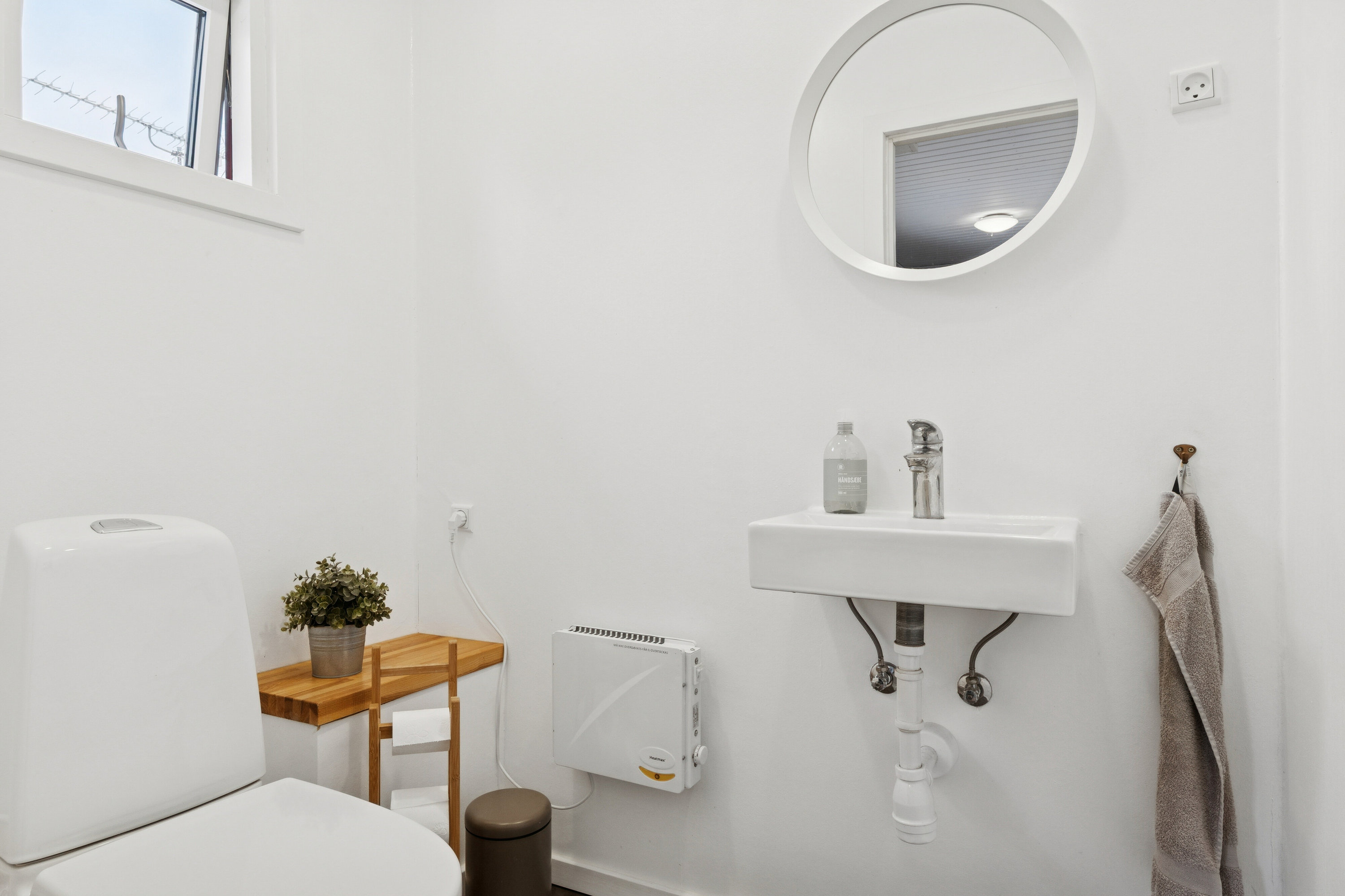 Fremhævet badeværelse billede i fuldskærmstilstand. Billede af Ørnevænget 60, Vellerup, 4050 Skibby