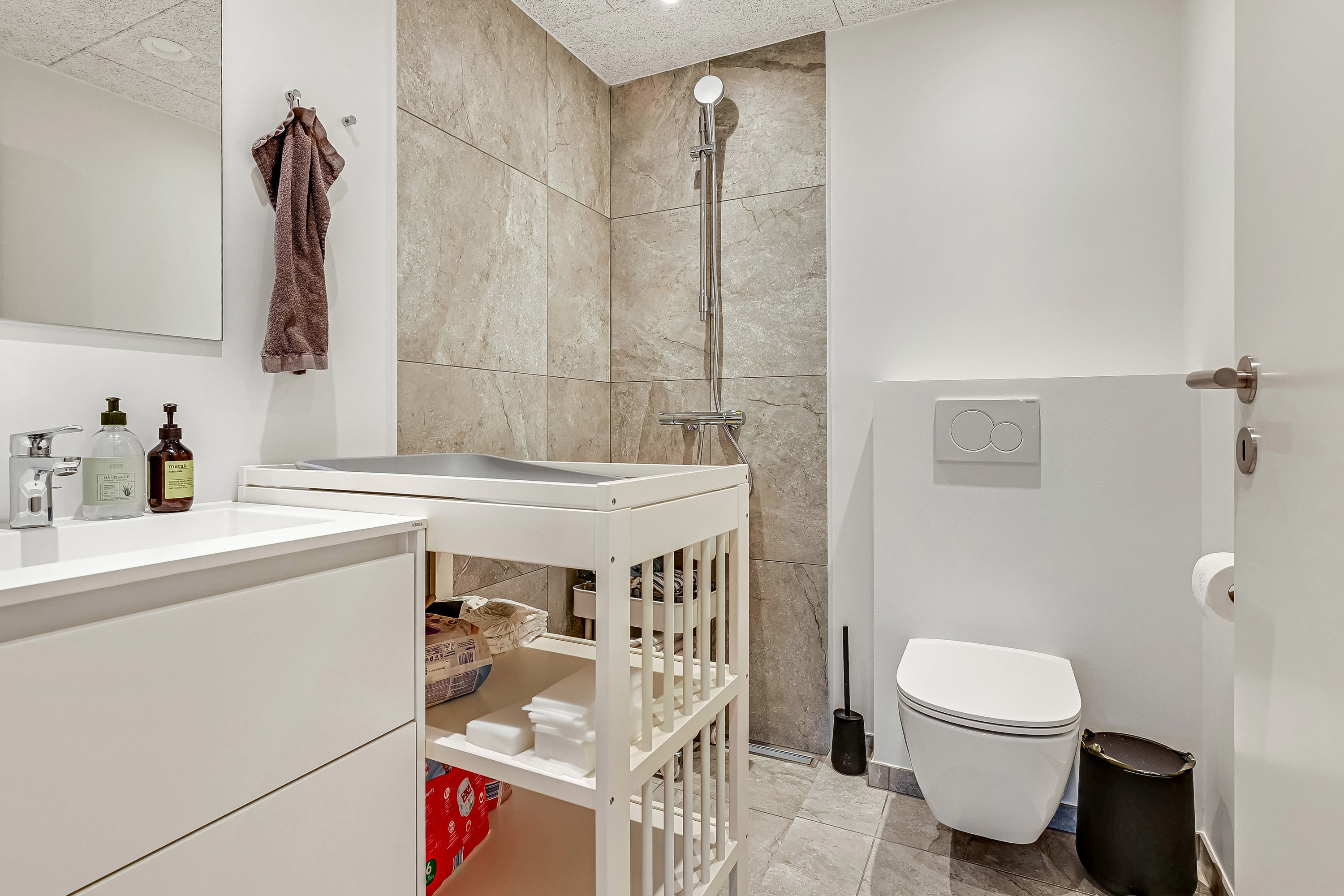 Fremhævet badeværelse billede i fuldskærmstilstand. Billede af Strandbygade 22, 1. 1., 6700 Esbjerg