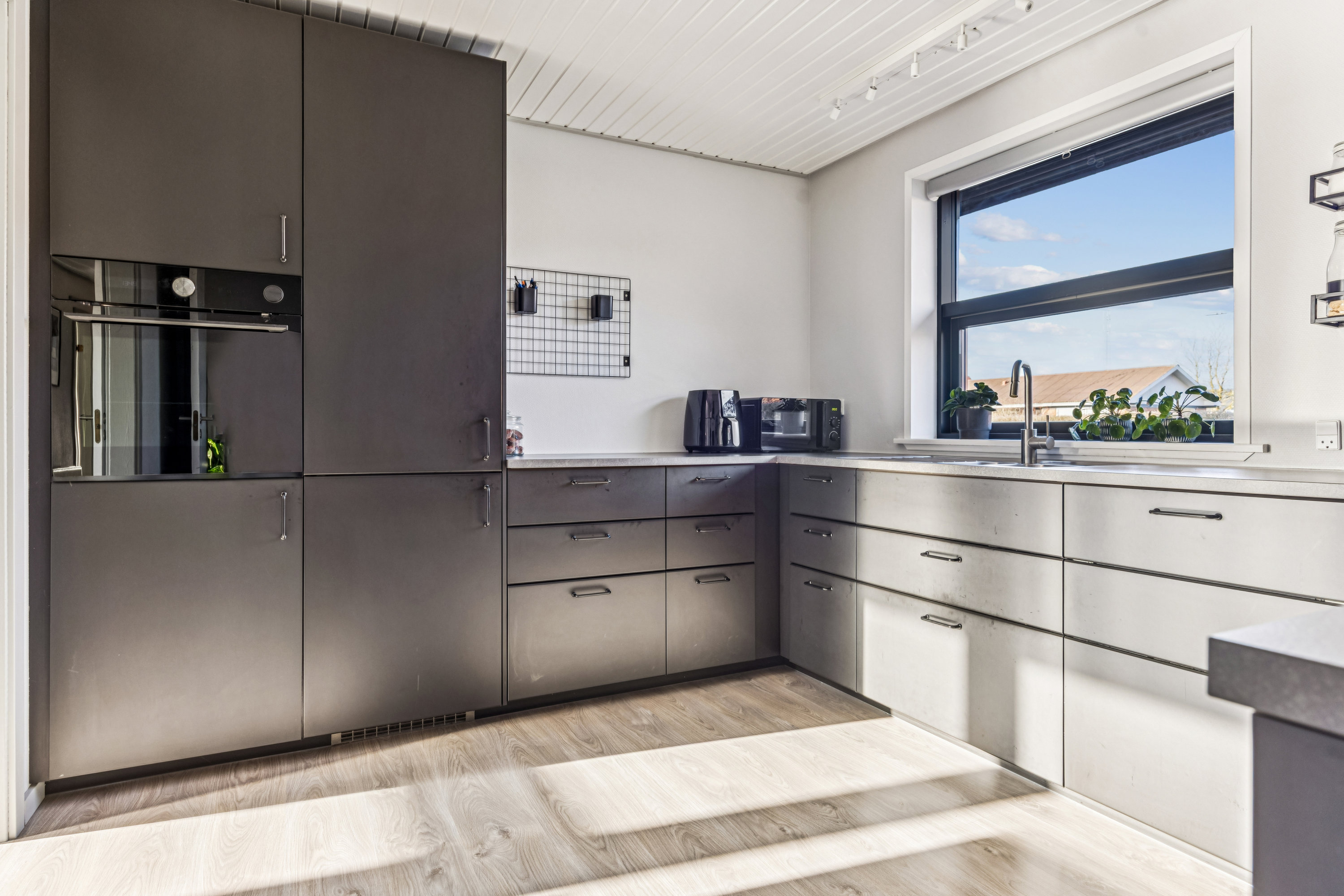 Fremhævet køkken billede i fuldskærmstilstand. Billede af Hirsehaven 15, Ulsted, 9370 Hals