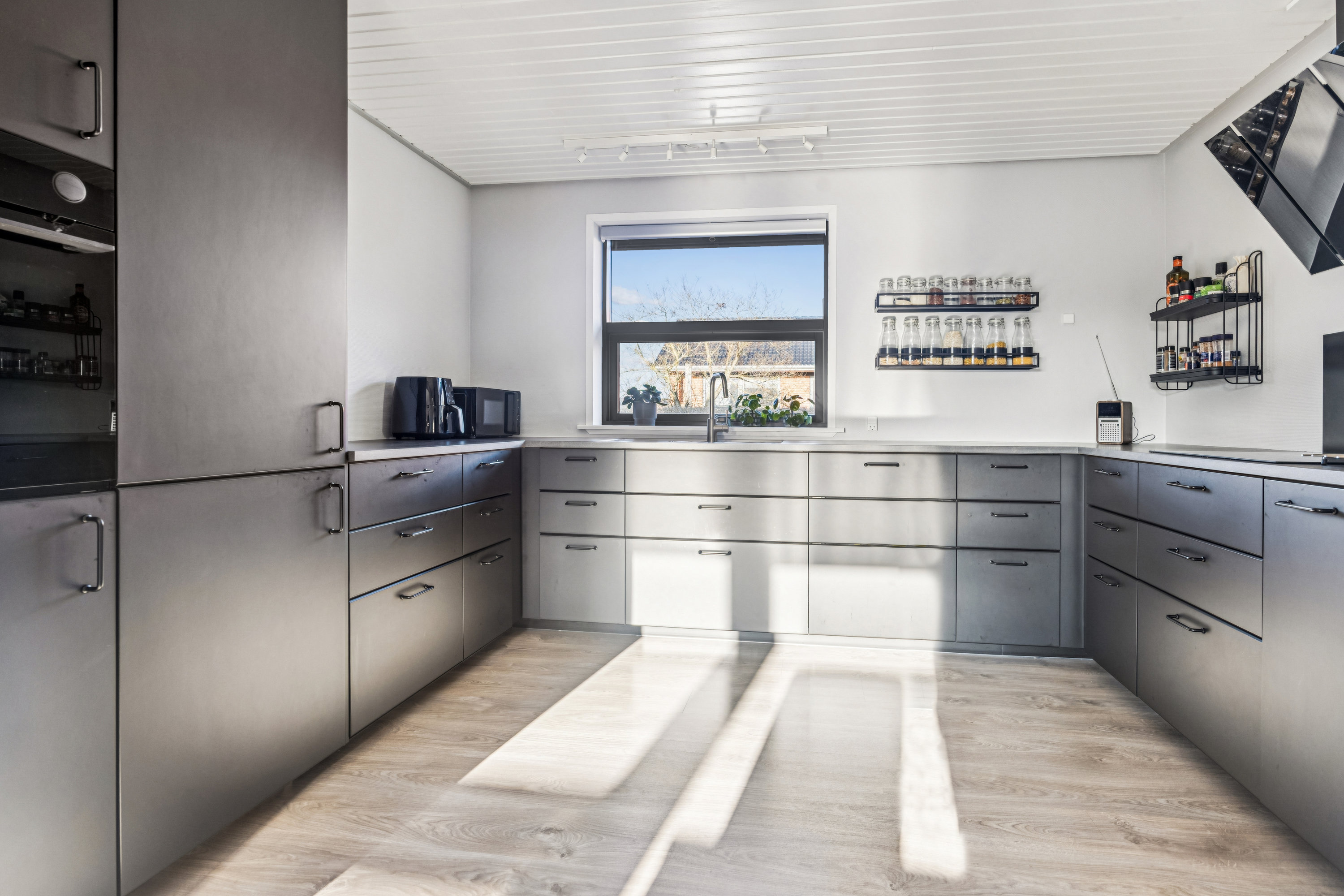 Fremhævet køkken billede i fuldskærmstilstand. Billede af Hirsehaven 15, Ulsted, 9370 Hals