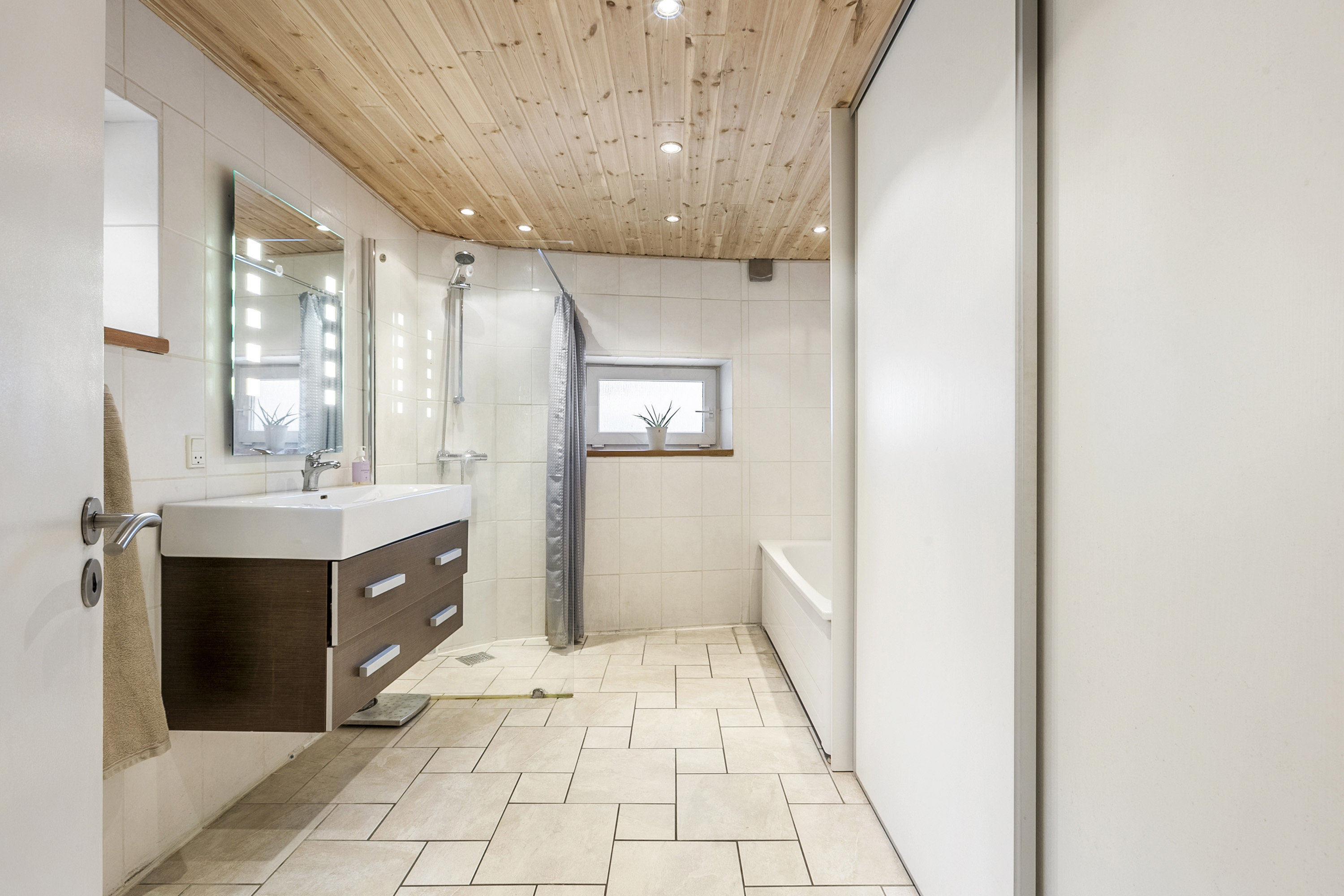 Fremhævet badeværelse billede i fuldskærmstilstand. Billede af Skolegade 6, Kliplev, 6200 Aabenraa