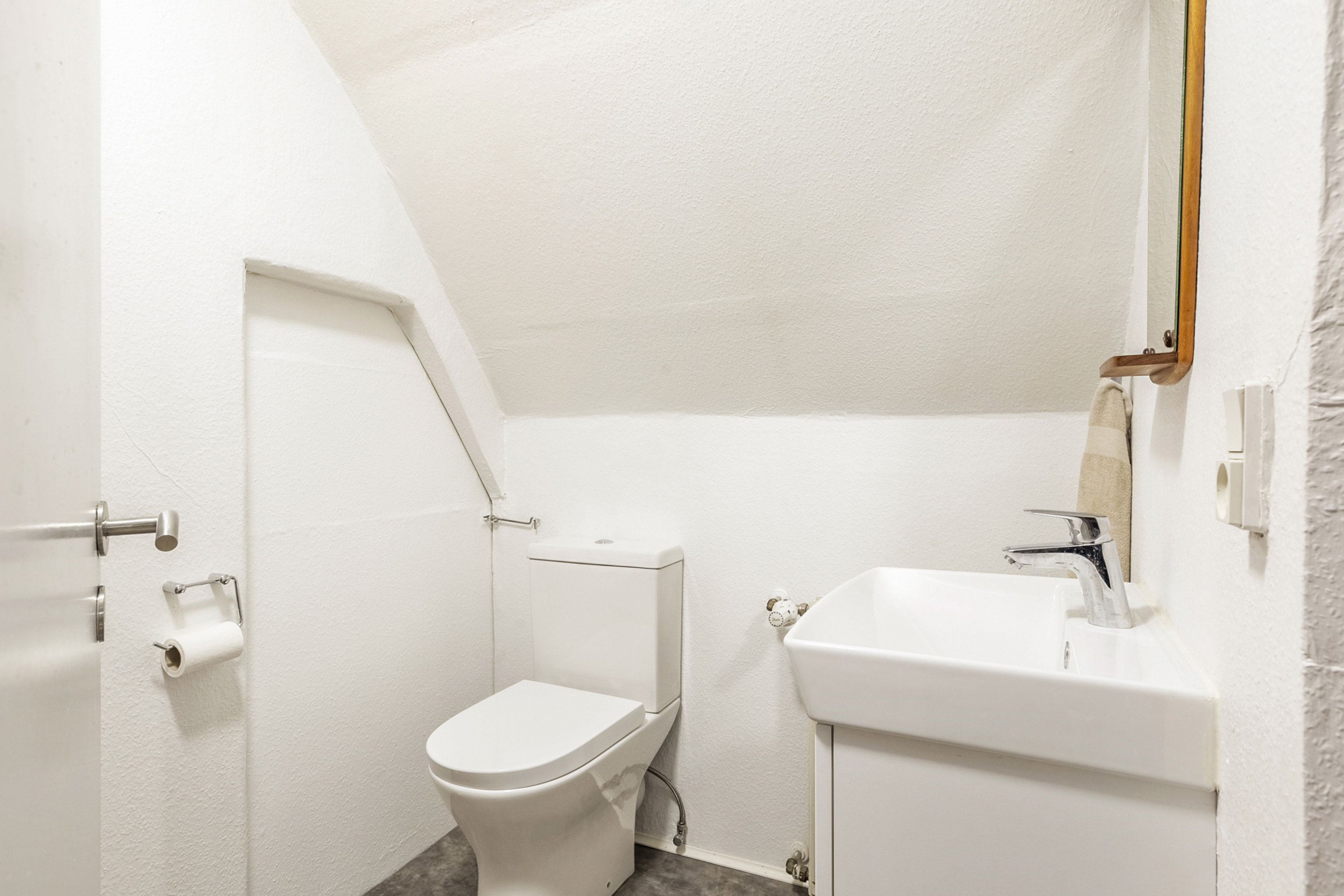 Fremhævet toilet billede i fuldskærmstilstand. Billede af Skolegade 6, Kliplev, 6200 Aabenraa