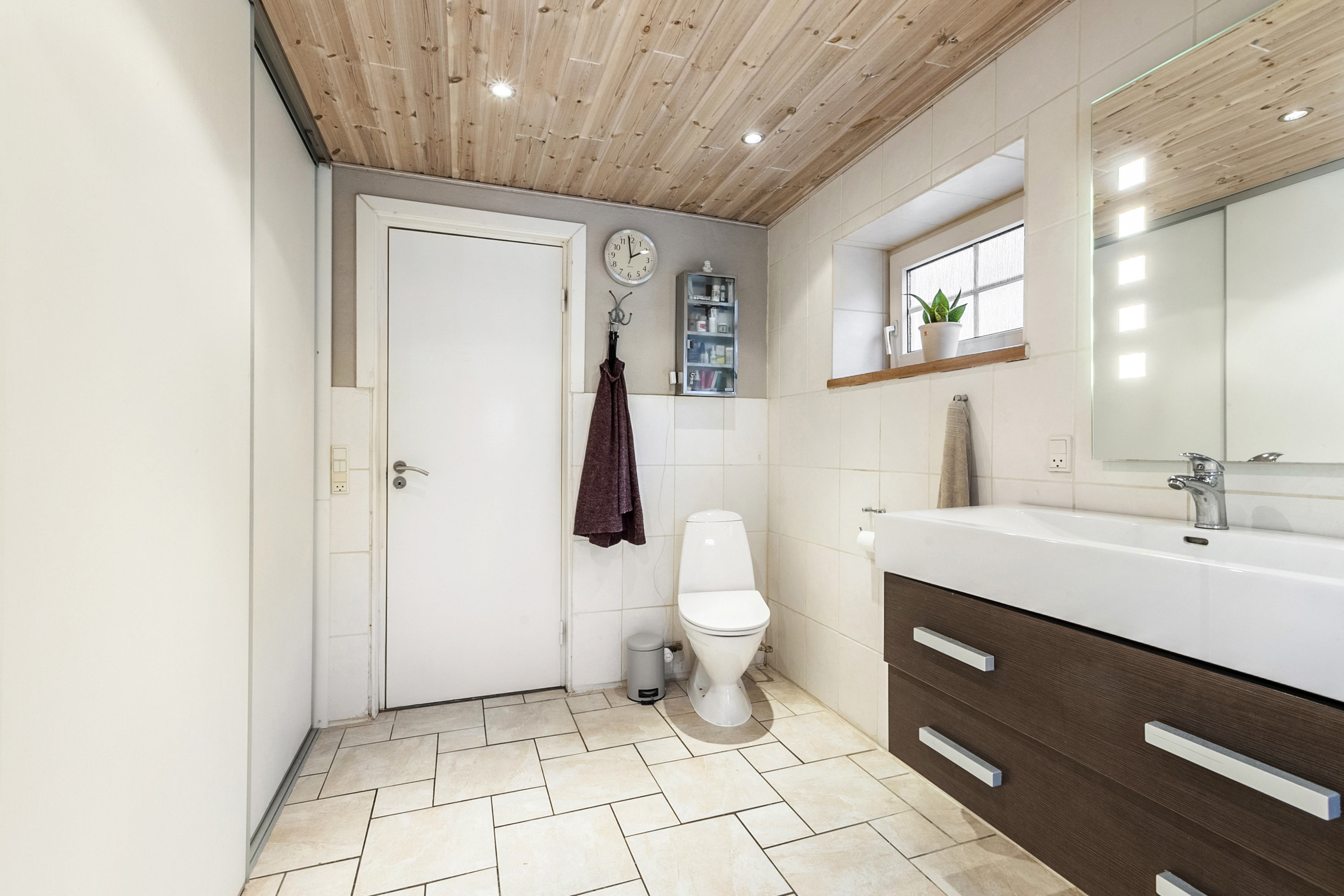 Fremhævet toilet billede i fuldskærmstilstand. Billede af Skolegade 6, Kliplev, 6200 Aabenraa