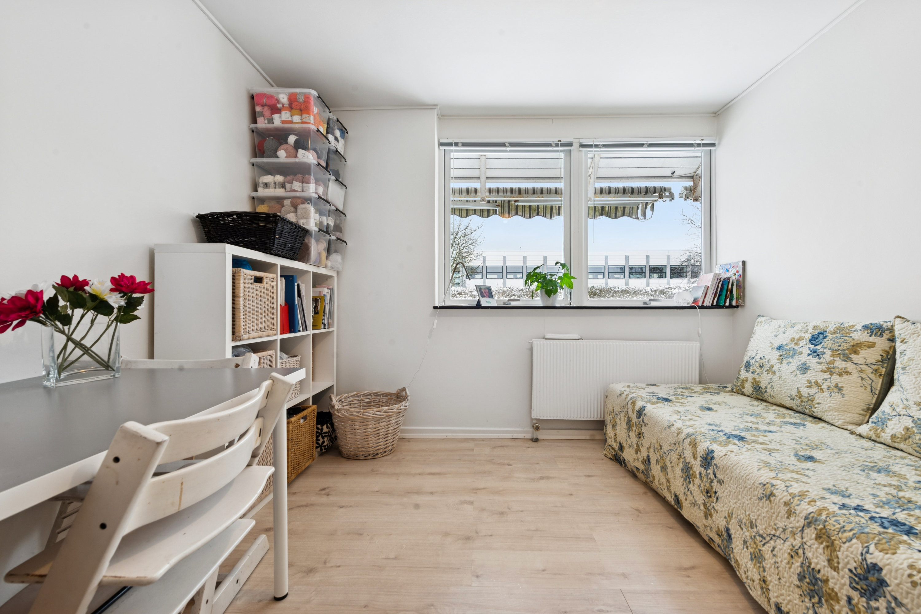 Fremhævet stue billede i fuldskærmstilstand. Billede af Hinbjerg 137, 2690 Karlslunde