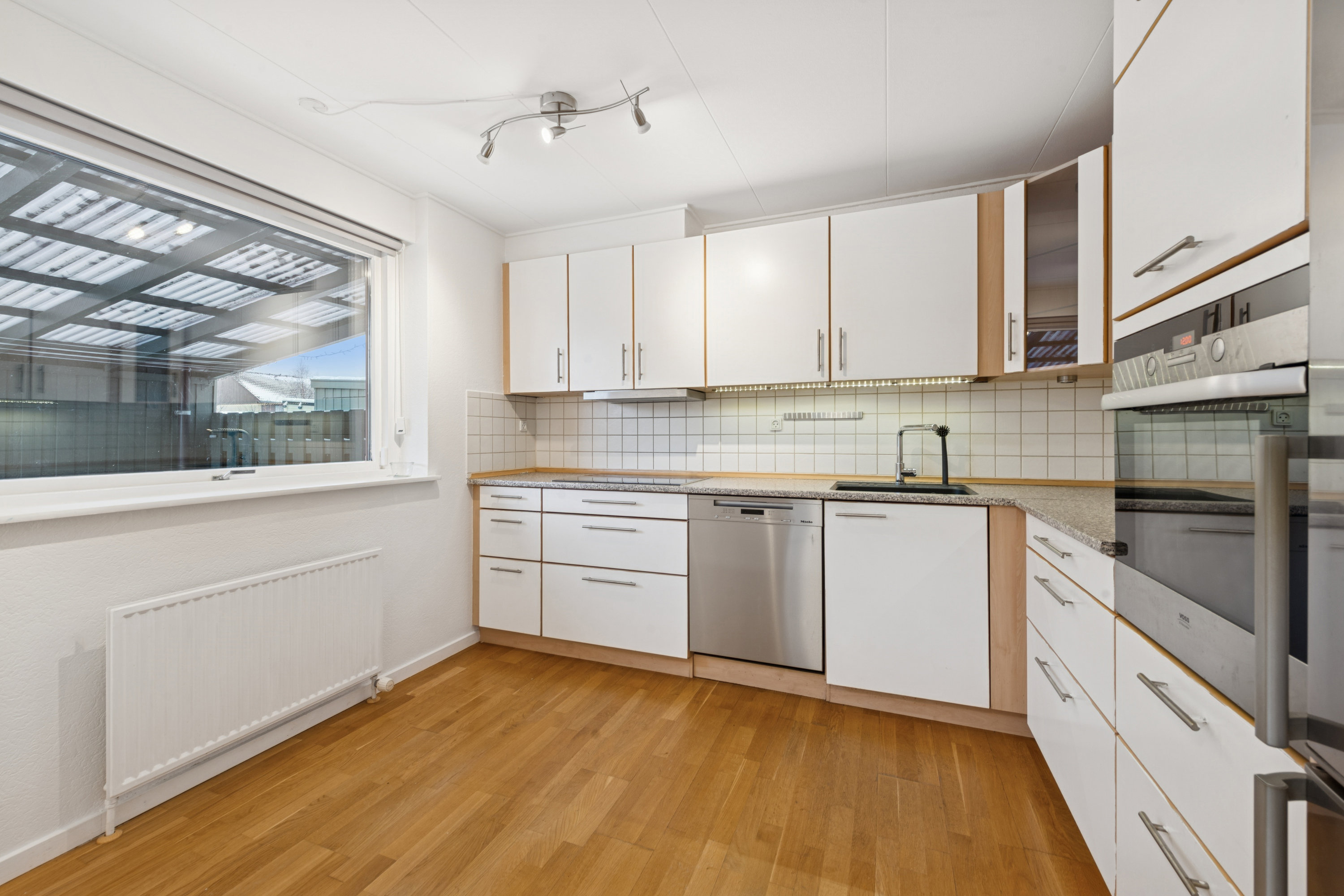 Fremhævet køkken billede i fuldskærmstilstand. Billede af Grønnegården 317, 2670 Greve