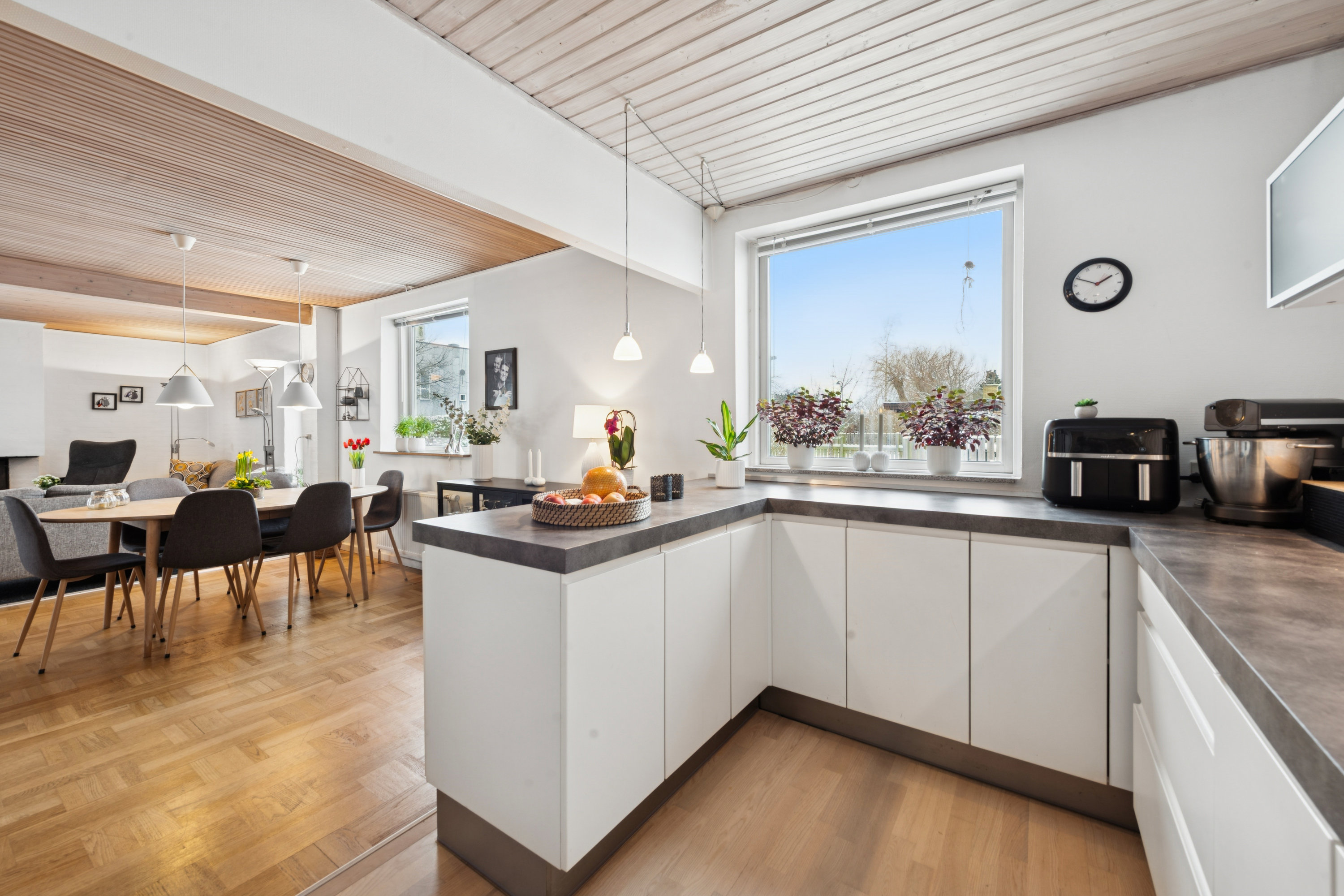 Fremhævet køkken billede i fuldskærmstilstand. Billede af Hinbjerg 137, 2690 Karlslunde