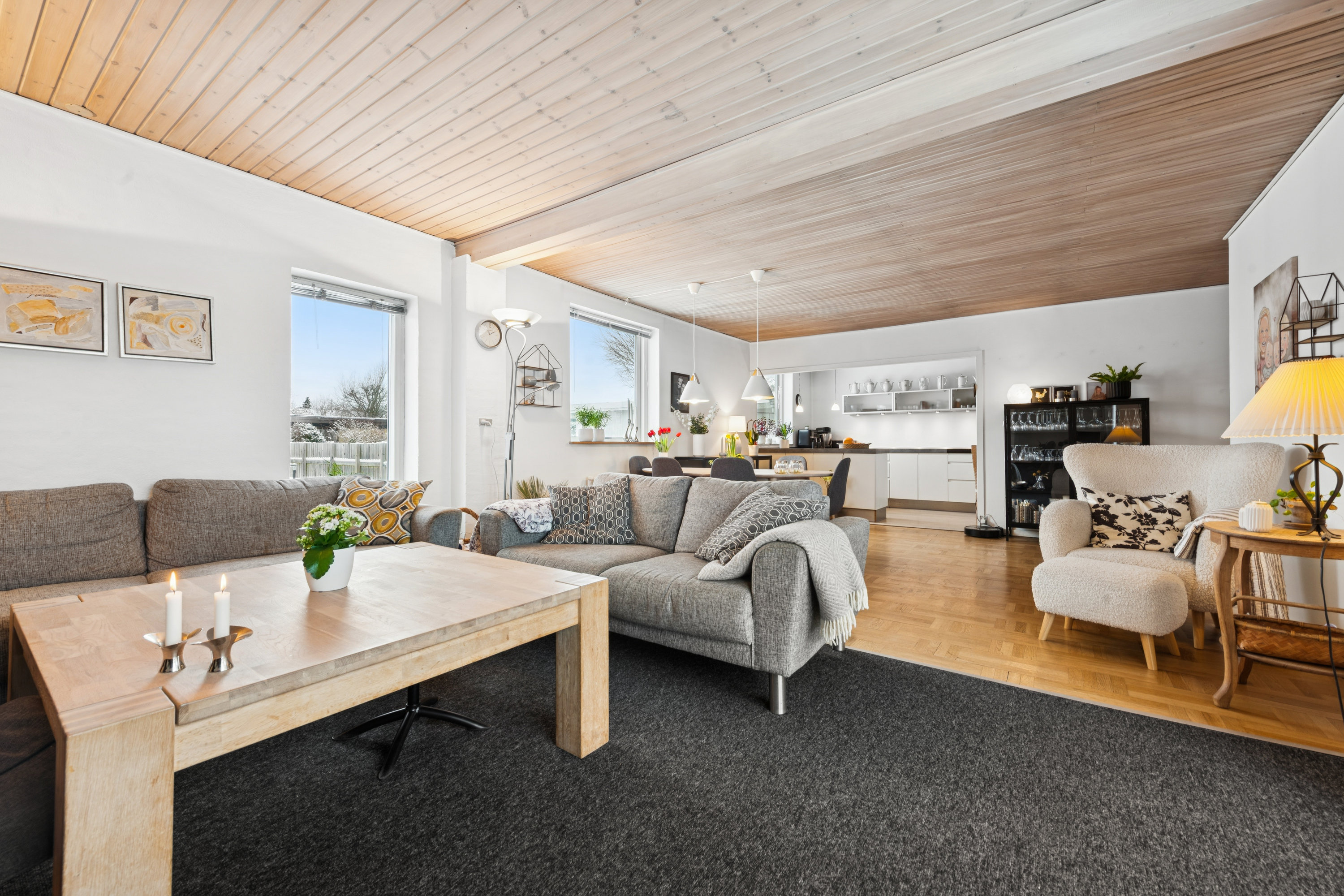 Fremhævet stue billede i fuldskærmstilstand. Billede af Hinbjerg 137, 2690 Karlslunde