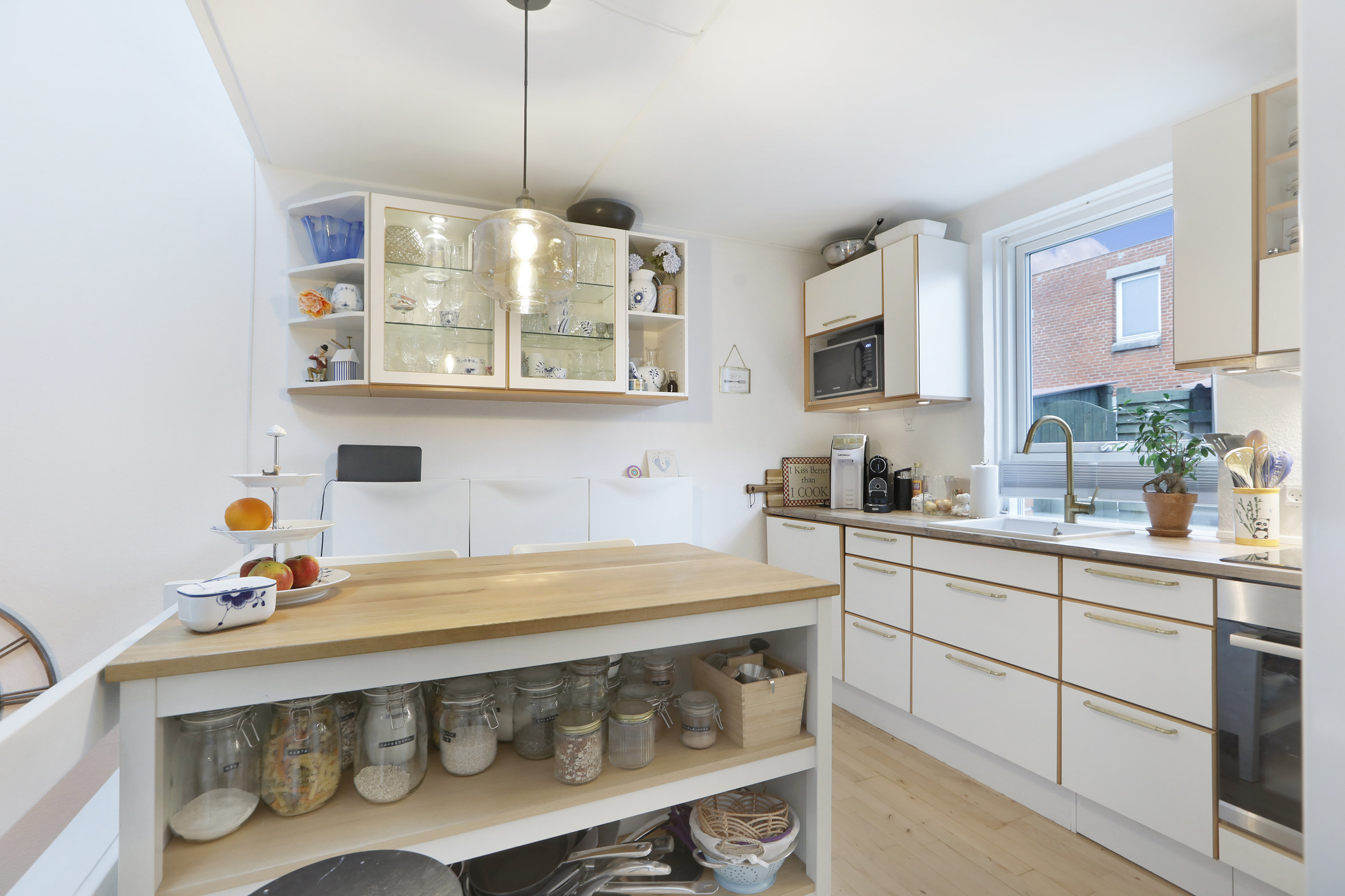 Fremhævet køkken billede i fuldskærmstilstand. Billede af Kildestrædet 50, 2740 Skovlunde