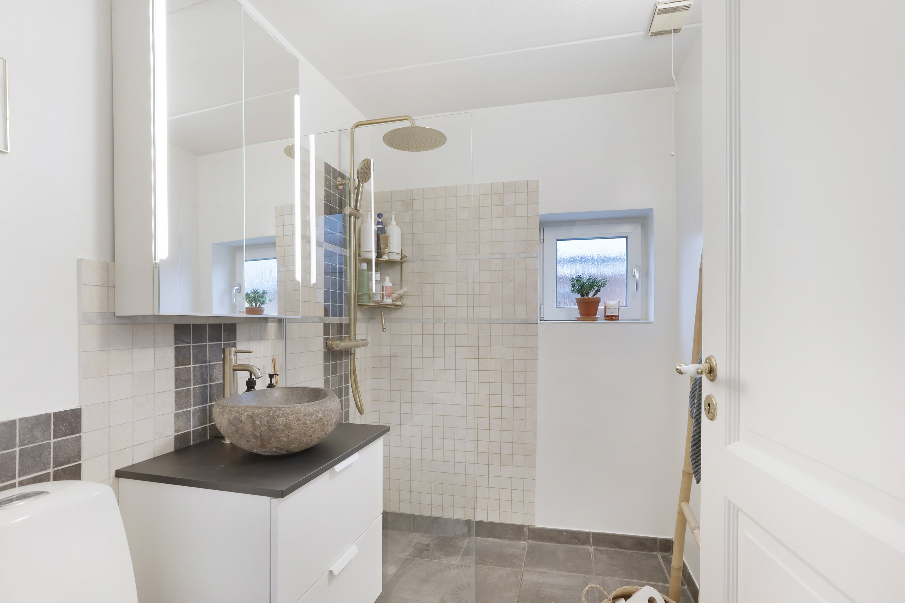 Fremhævet badeværelse billede i fuldskærmstilstand. Billede af Kildestrædet 50, 2740 Skovlunde