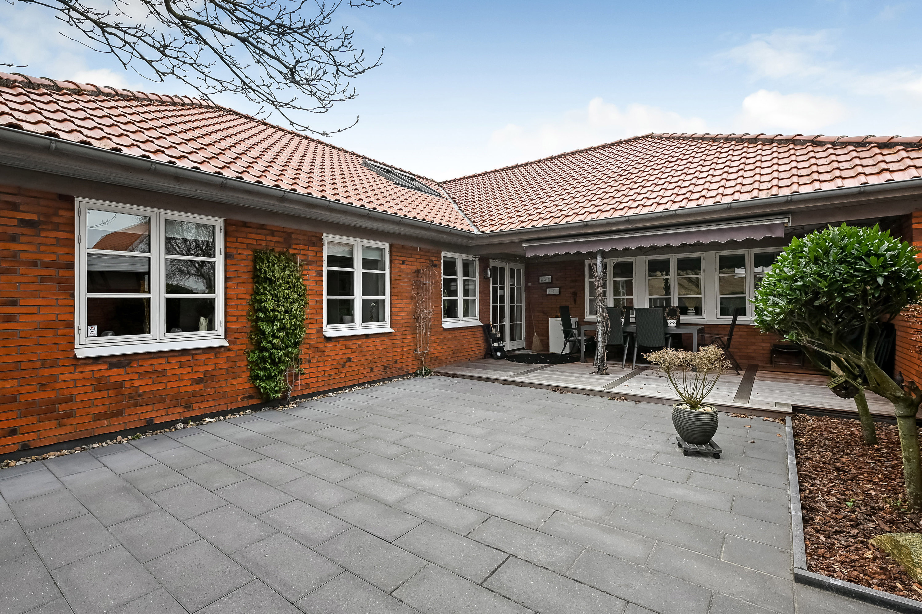 Villa: Ejendommen på Rønnevej 2, 6710 Esbjerg V