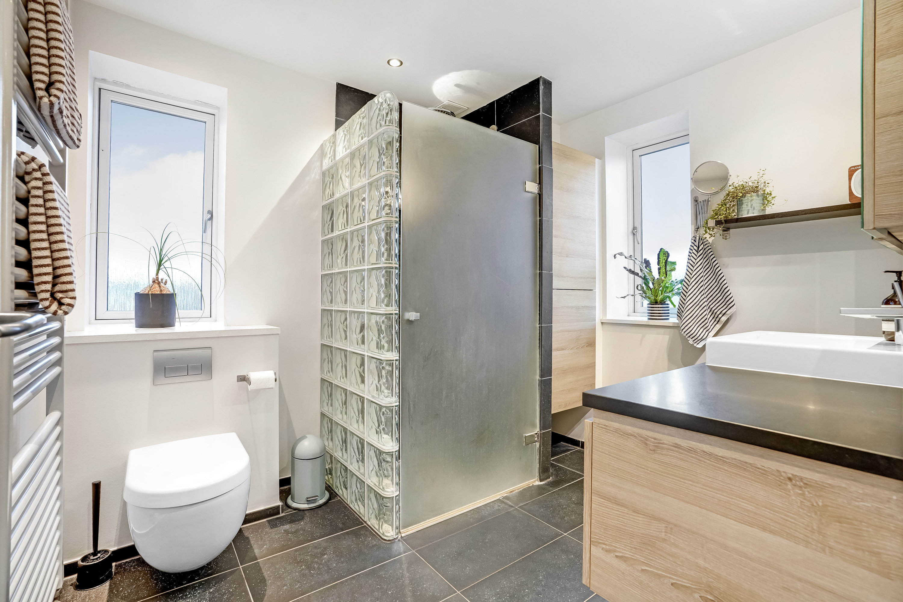 Fremhævet badeværelse billede i fuldskærmstilstand. Billede af Ingemannsvej 24, 5230 Odense M