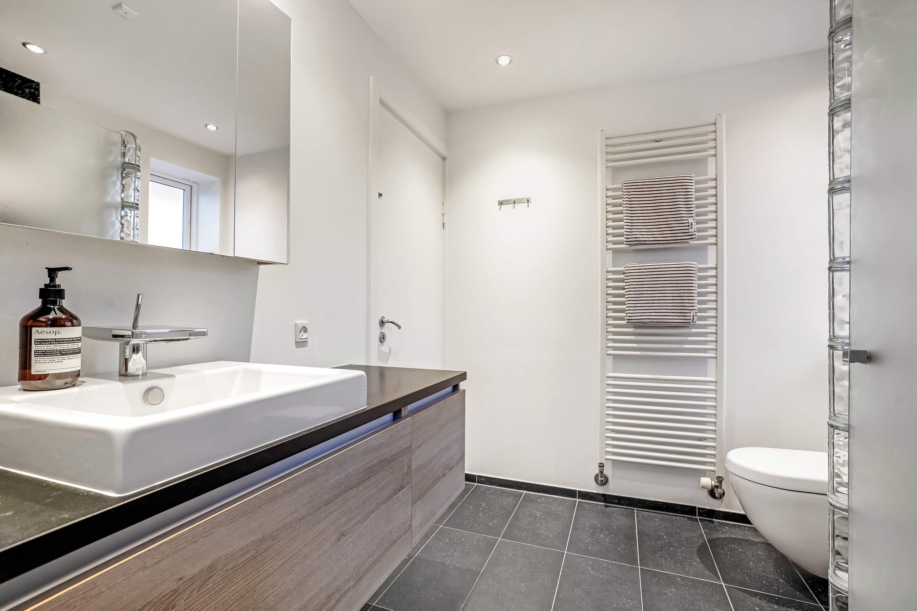 Fremhævet badeværelse billede i fuldskærmstilstand. Billede af Ingemannsvej 24, 5230 Odense M