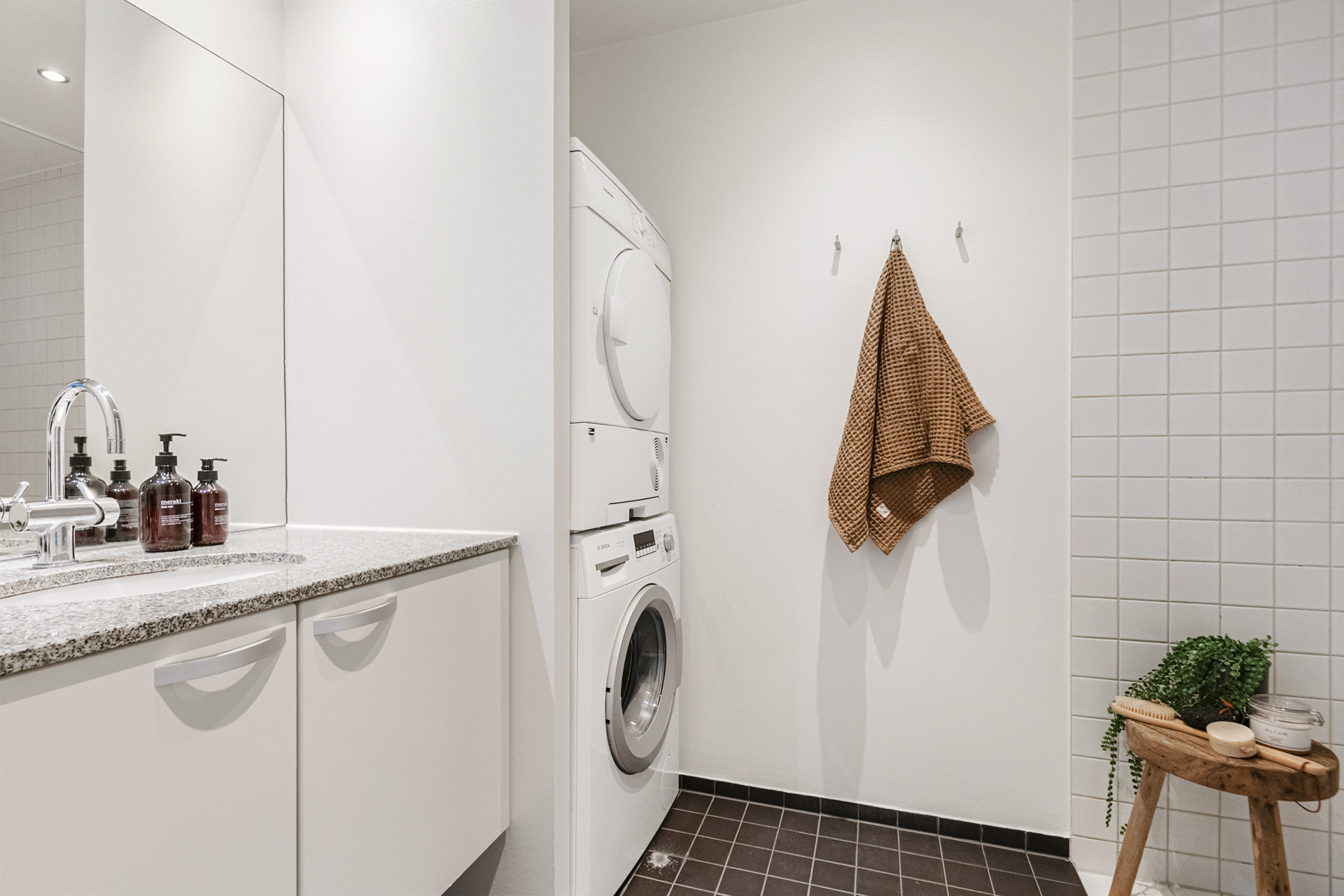 Fremhævet badeværelse billede i fuldskærmstilstand. Billede af Gustav Holms Vej 12, Risvangen, 8200 Aarhus N