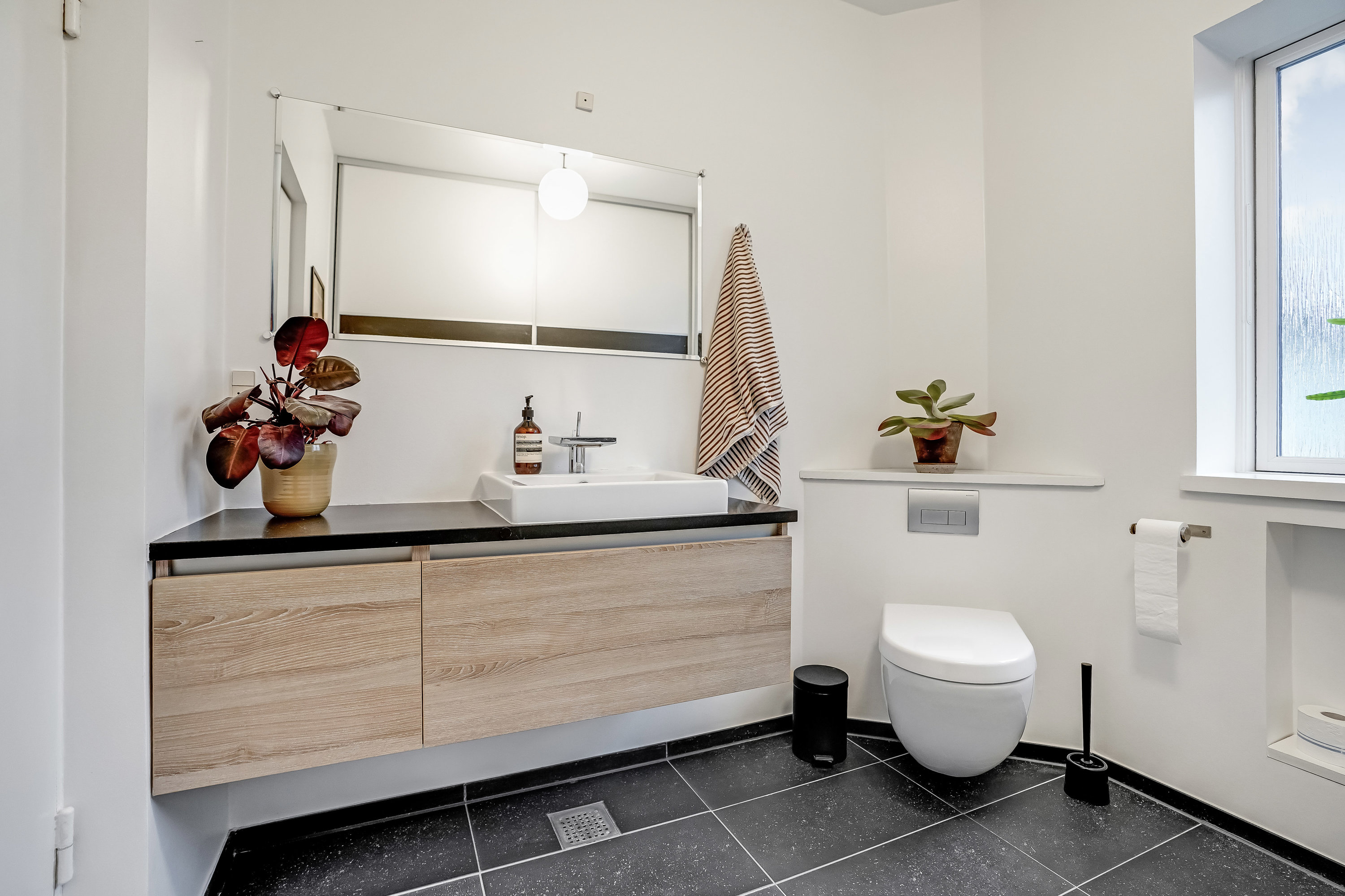 Fremhævet toilet billede i fuldskærmstilstand. Billede af Ingemannsvej 24, 5230 Odense M