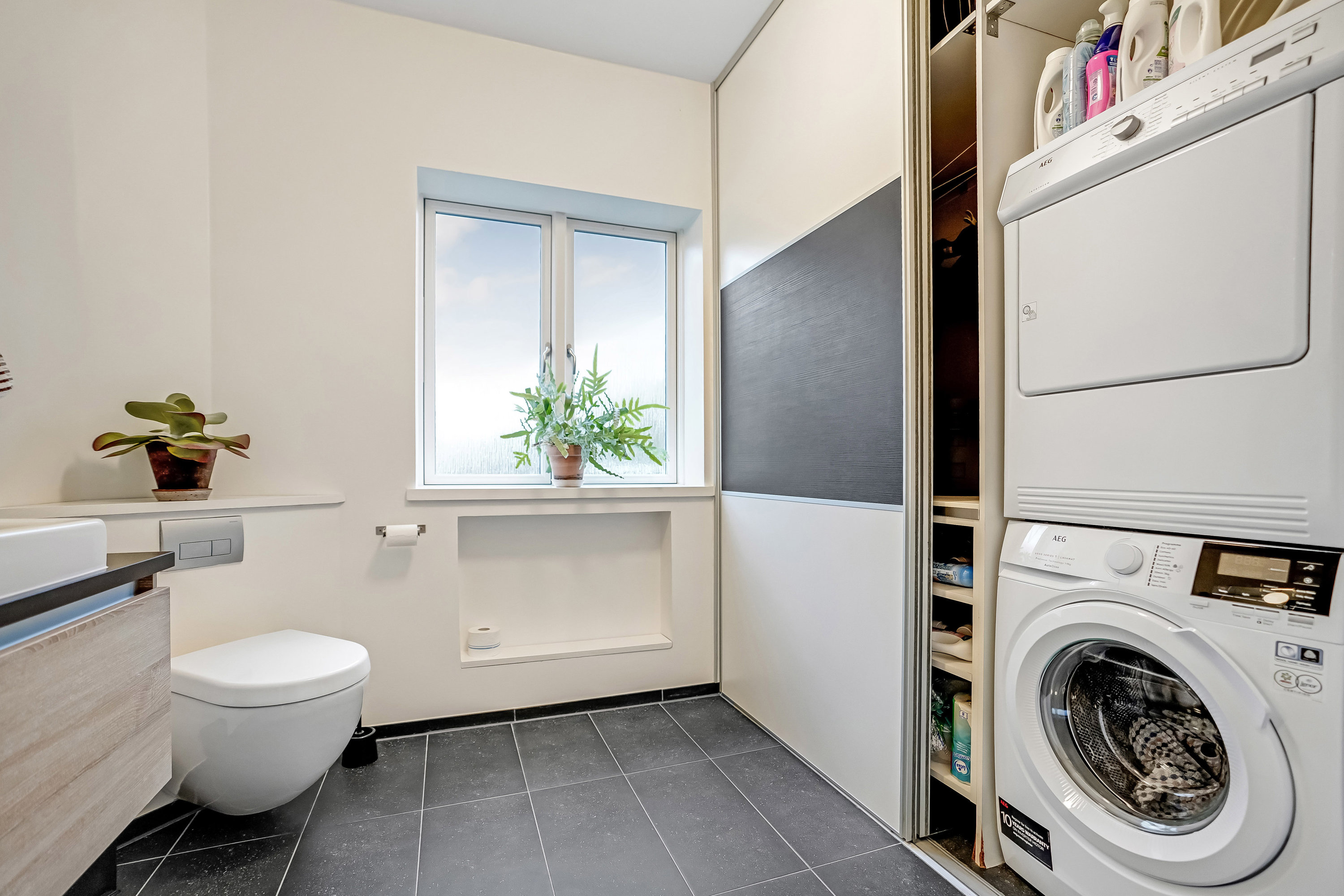 Fremhævet toilet billede i fuldskærmstilstand. Billede af Ingemannsvej 24, 5230 Odense M