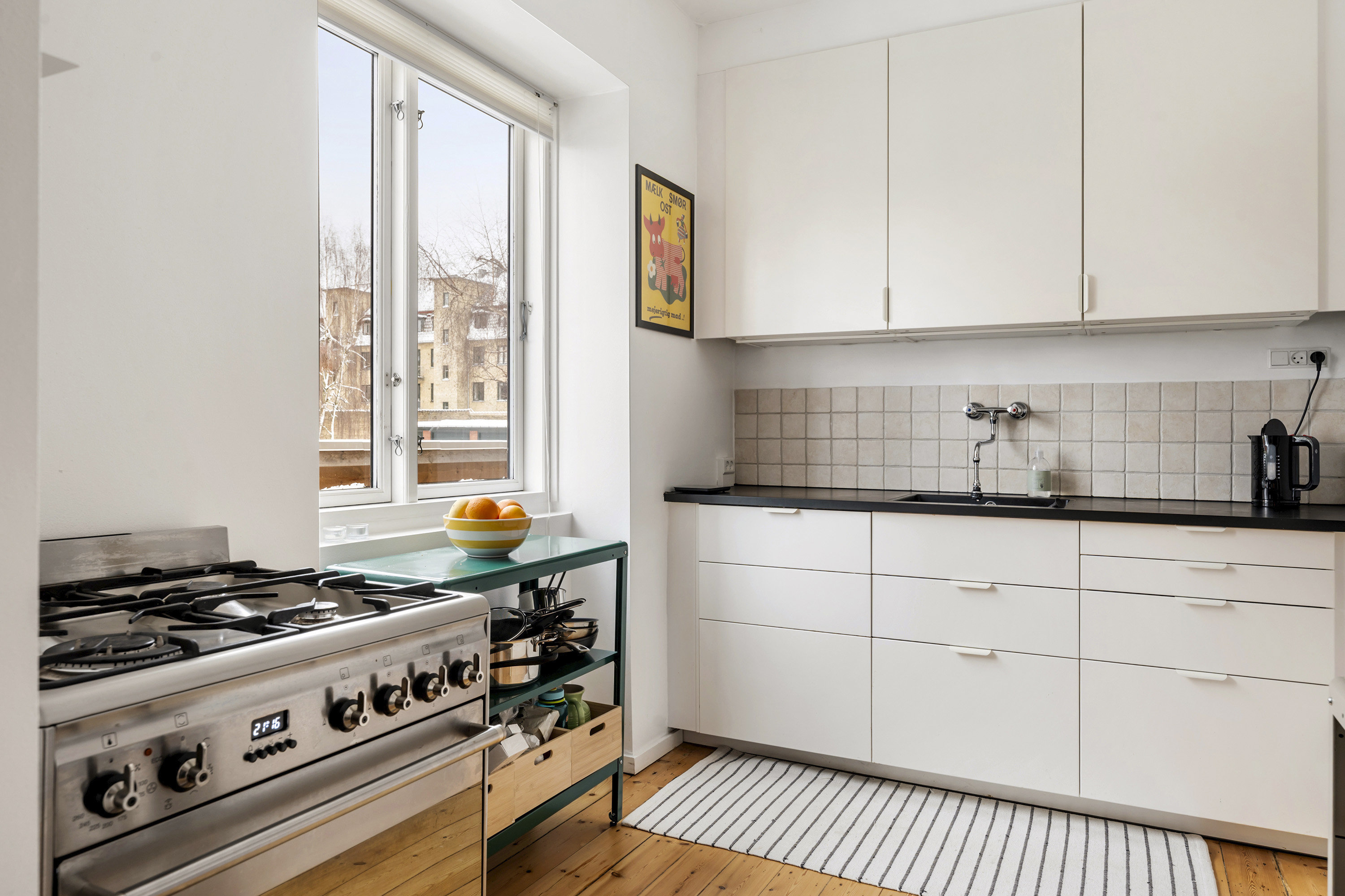 Fremhævet køkken billede i fuldskærmstilstand. Billede af Broholms Alle 40, st.. tv., 2920 Charlottenlund