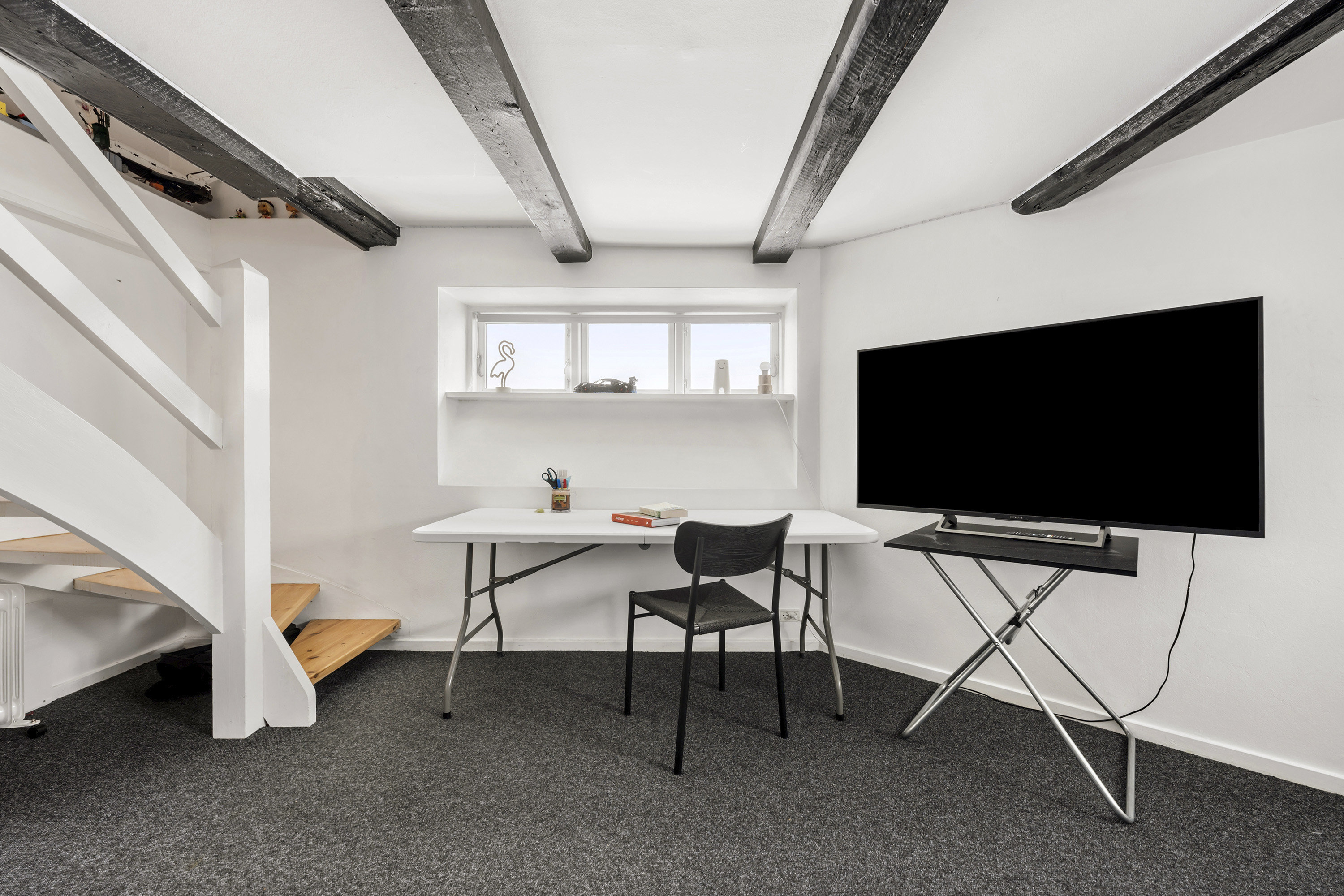 Fremhævet kontor billede i fuldskærmstilstand. Billede af Broholms Alle 40, st.. tv., 2920 Charlottenlund