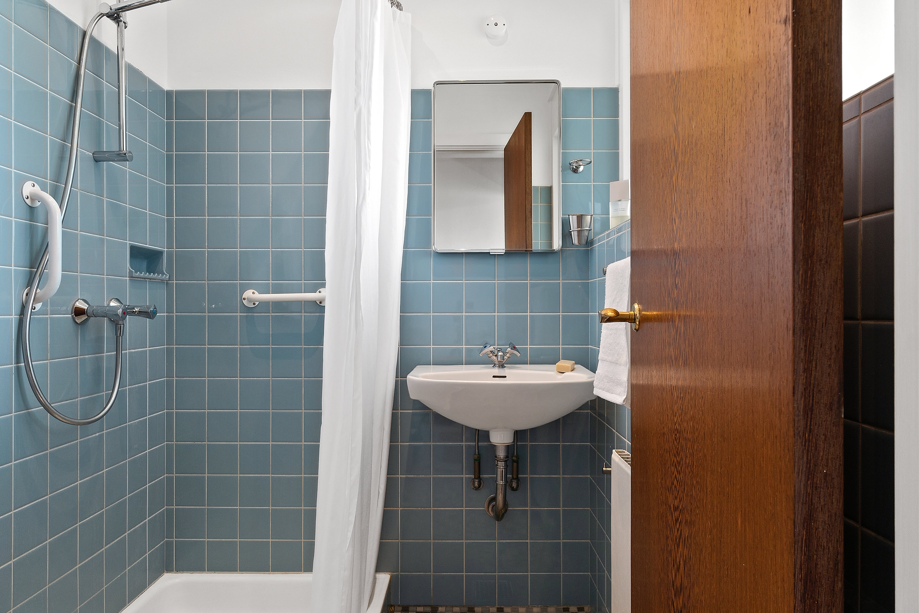 Fremhævet bad billede i fuldskærmstilstand. Billede af Hvidegårdsparken 68, 2800 Kongens Lyngby