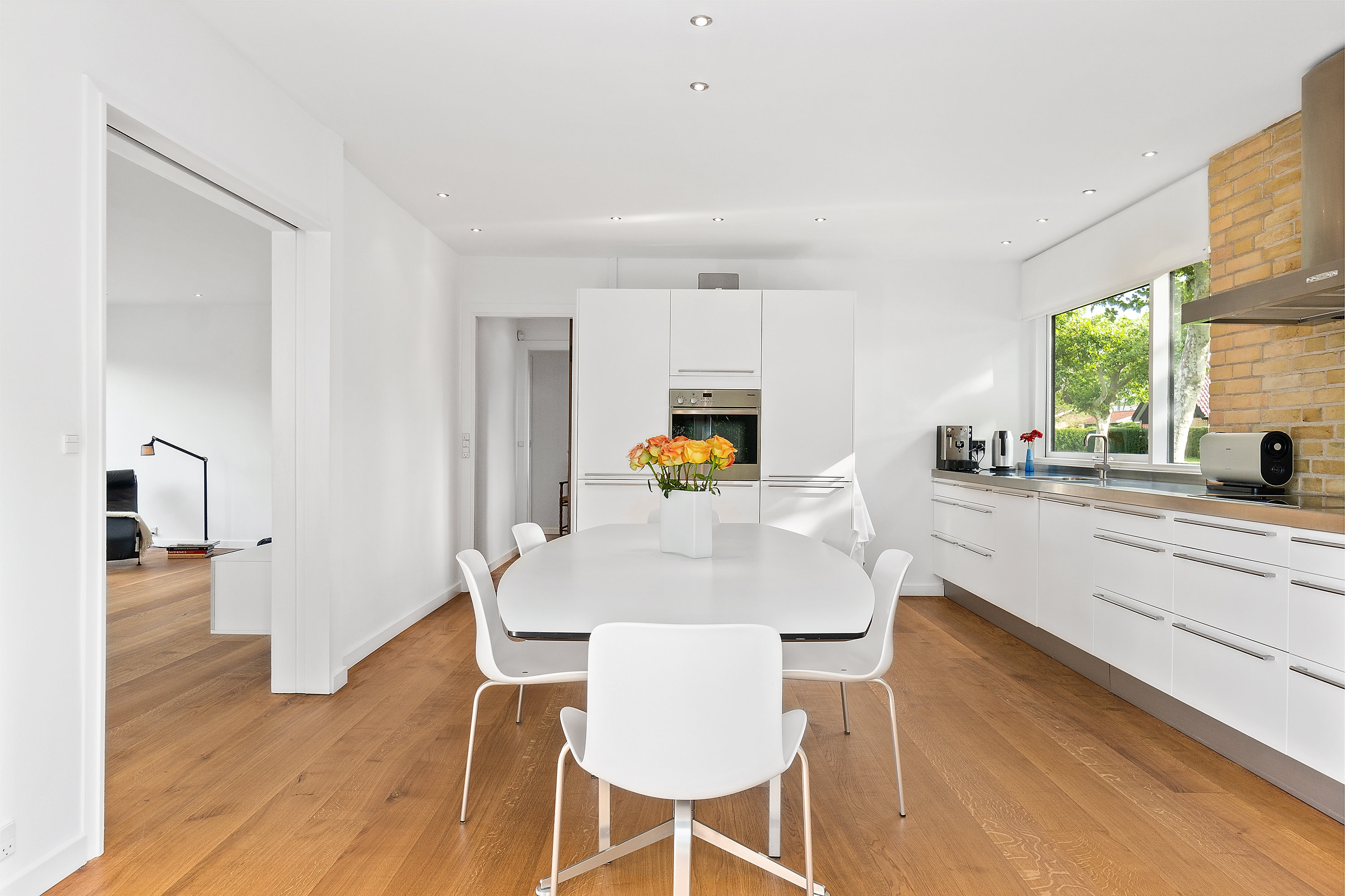 Fremhævet køkken/spisestue billede i fuldskærmstilstand. Billede af Hvidegårdsparken 68, 2800 Kongens Lyngby