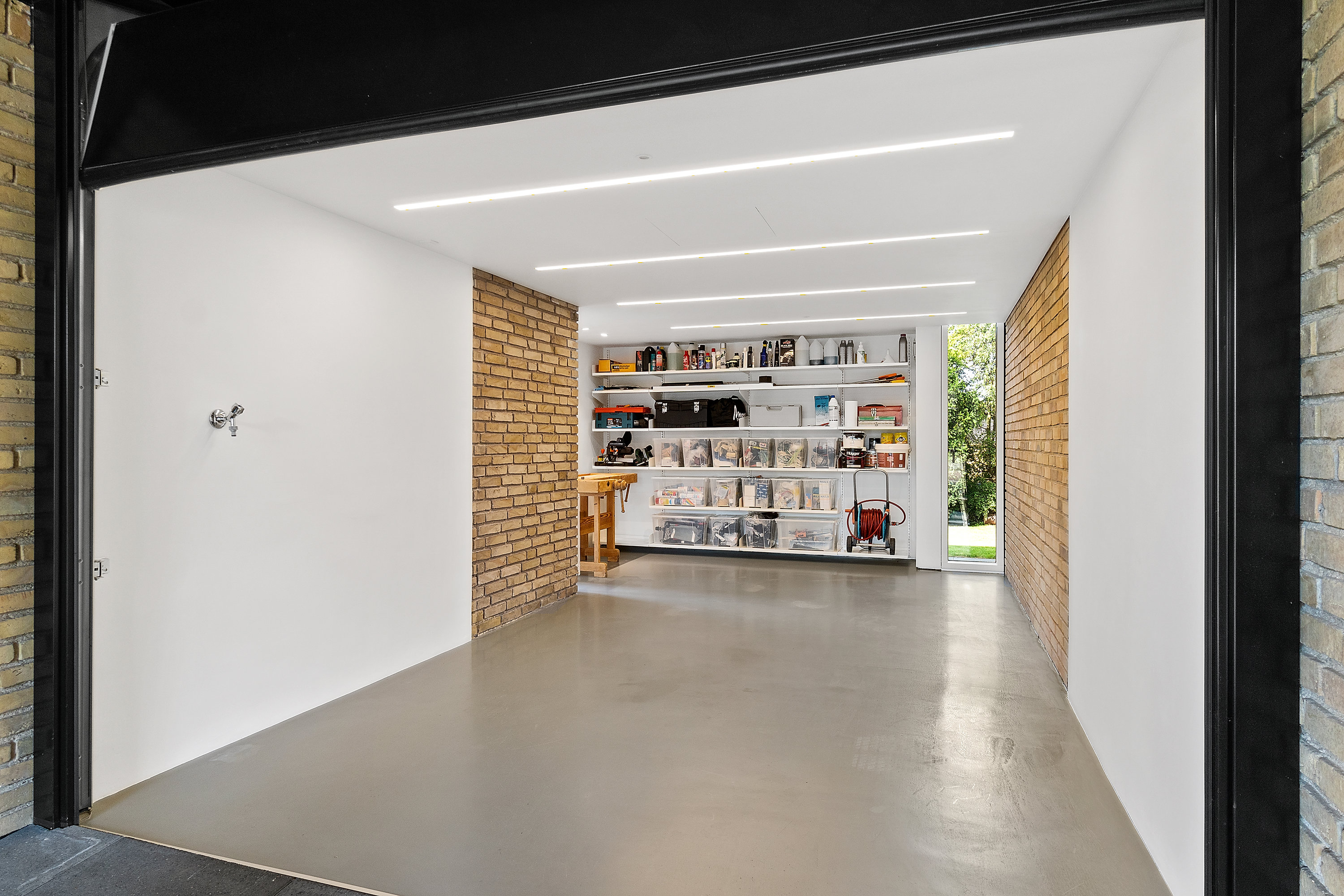 Fremhævet garage billede i fuldskærmstilstand. Billede af Hvidegårdsparken 68, 2800 Kongens Lyngby