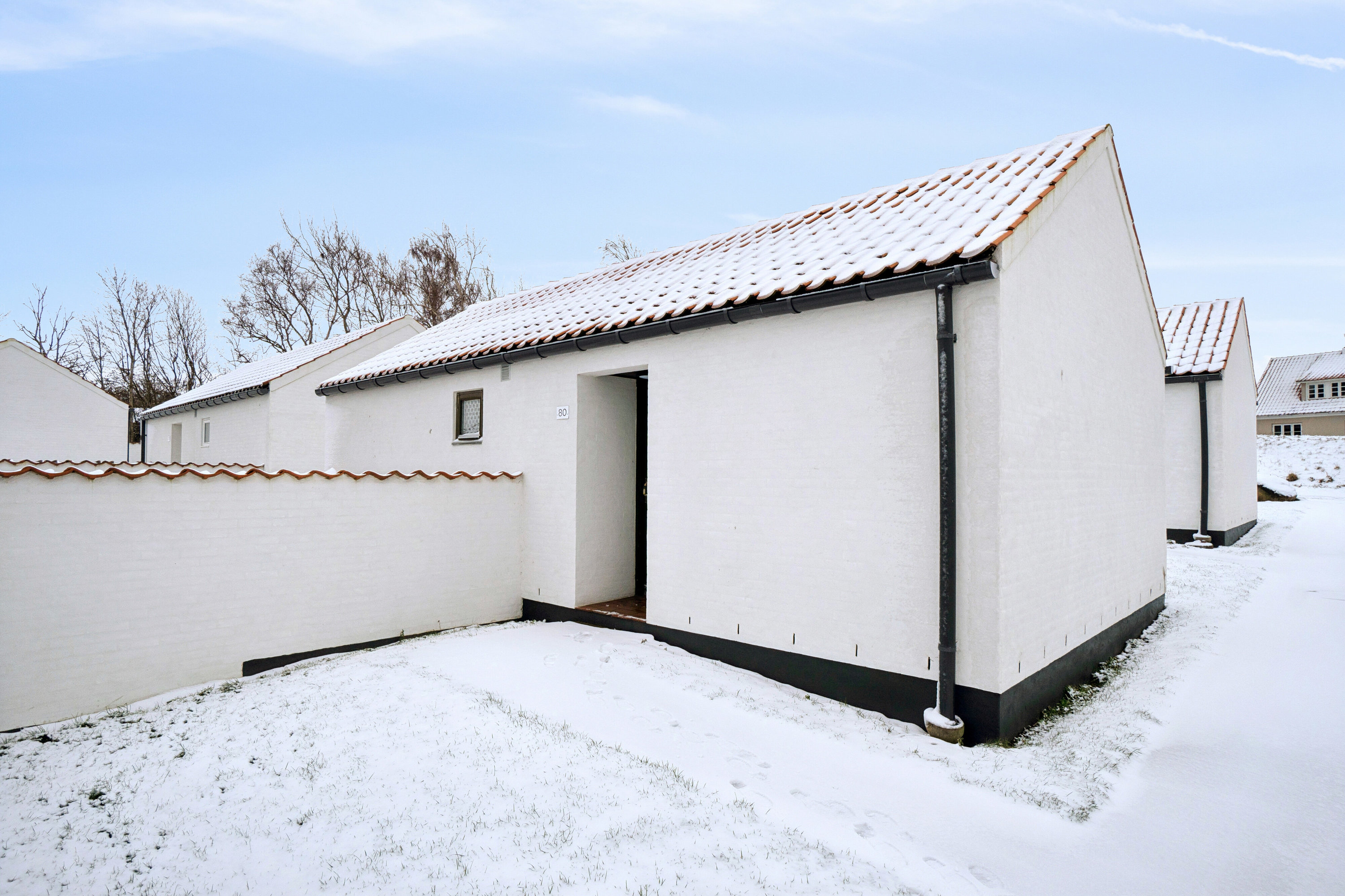 Fremhævet set fra vejen billede i fuldskærmstilstand. Billede af Genvej 4, 80., Allinge, 3770 Allinge