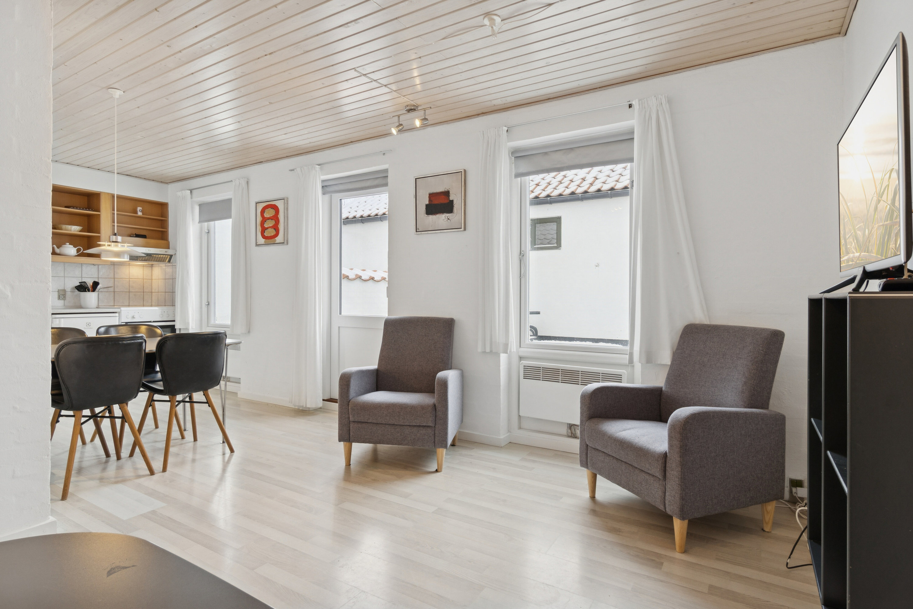 Fremhævet stue billede i fuldskærmstilstand. Billede af Genvej 4, 82., 3770 Allinge