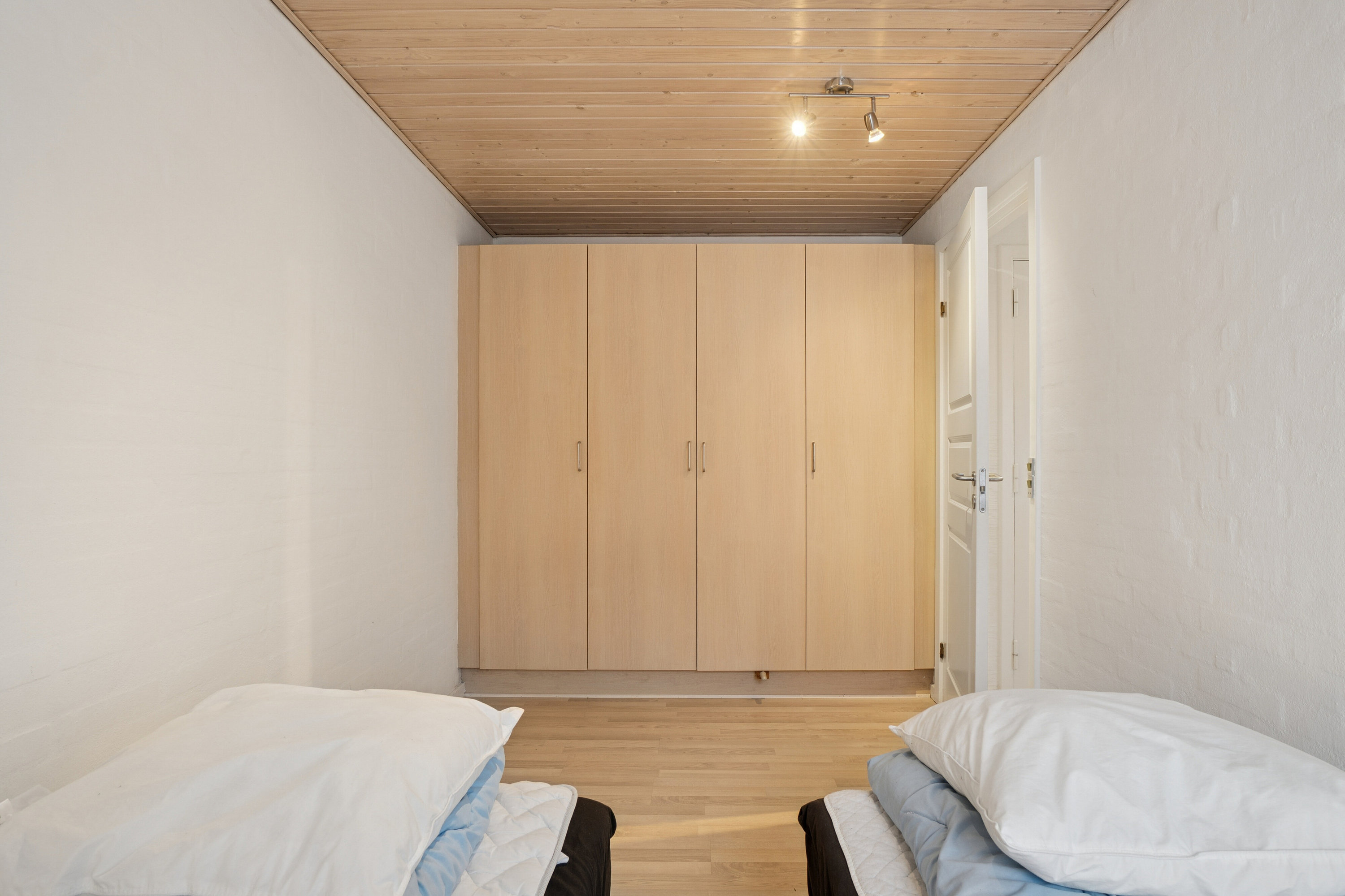 Fremhævet soveværelse billede i fuldskærmstilstand. Billede af Genvej 4, 80., Allinge, 3770 Allinge