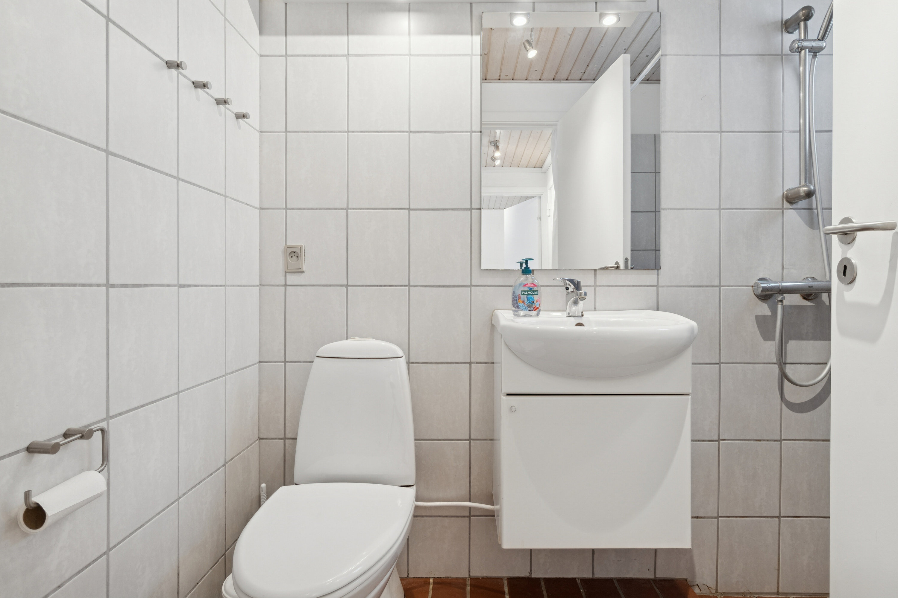 Fremhævet badeværelse billede i fuldskærmstilstand. Billede af Genvej 4, 82., 3770 Allinge