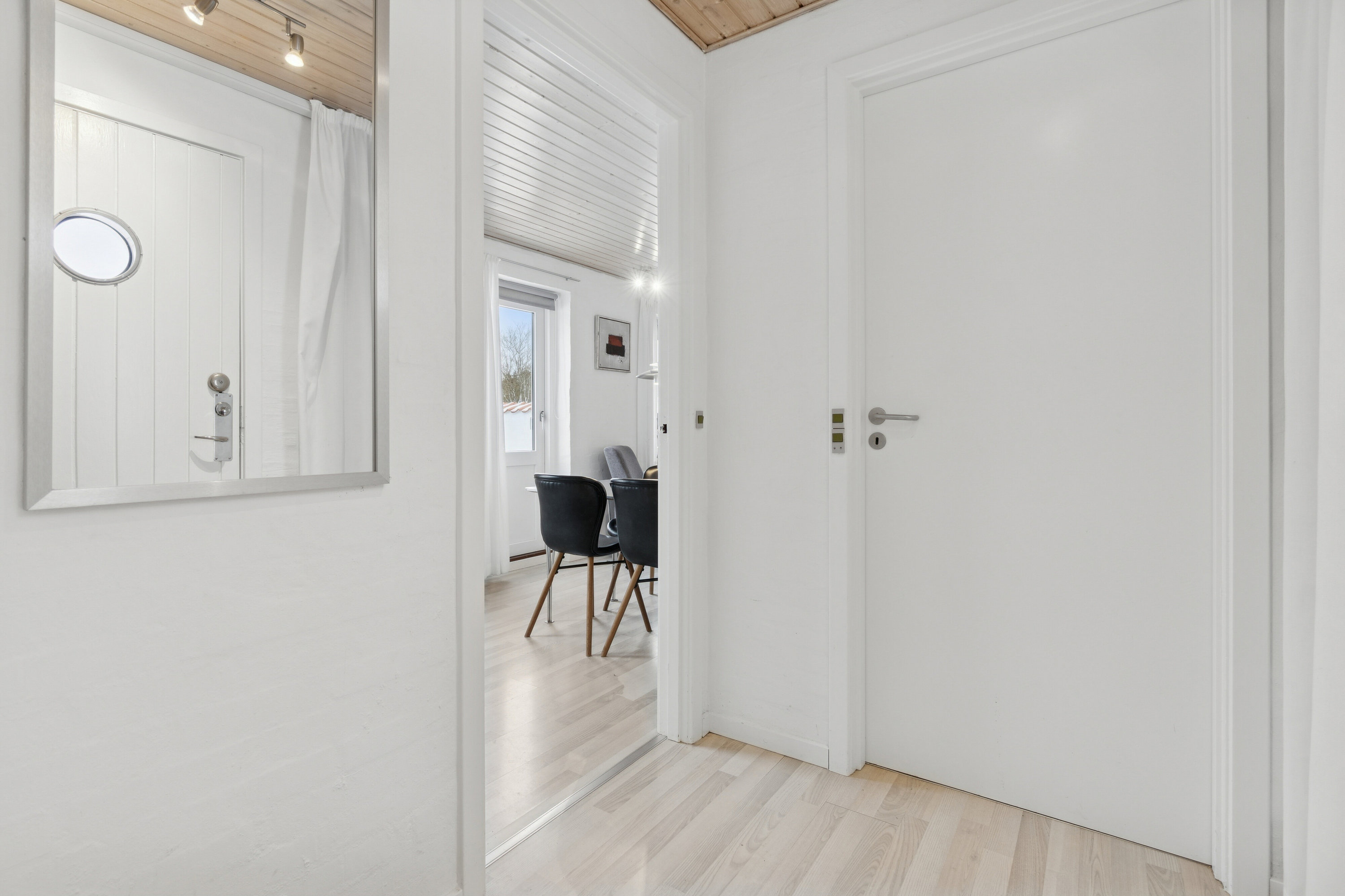 Fremhævet gang billede i fuldskærmstilstand. Billede af Genvej 4, 82., 3770 Allinge