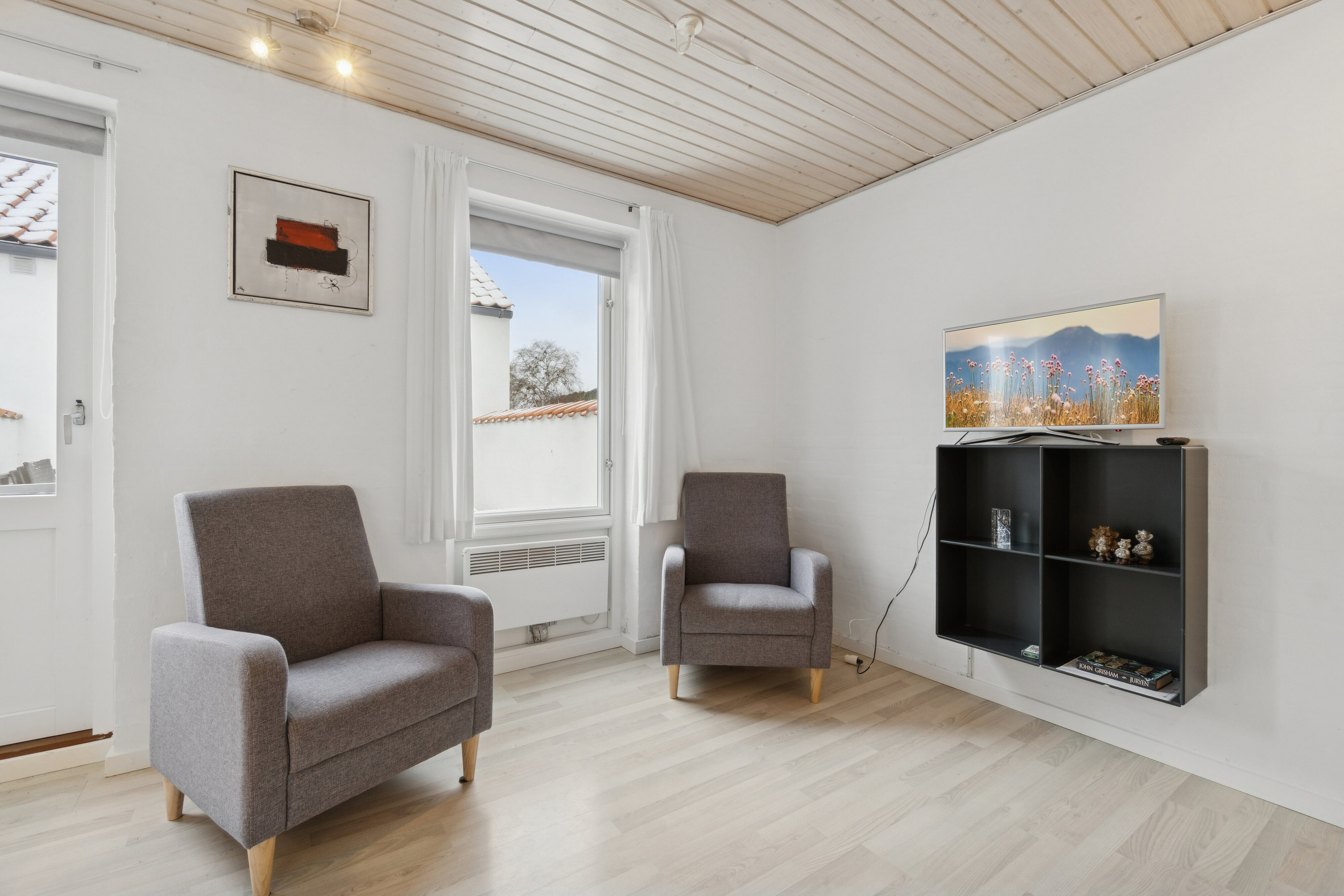 Fremhævet stue billede i fuldskærmstilstand. Billede af Genvej 4, 82., 3770 Allinge