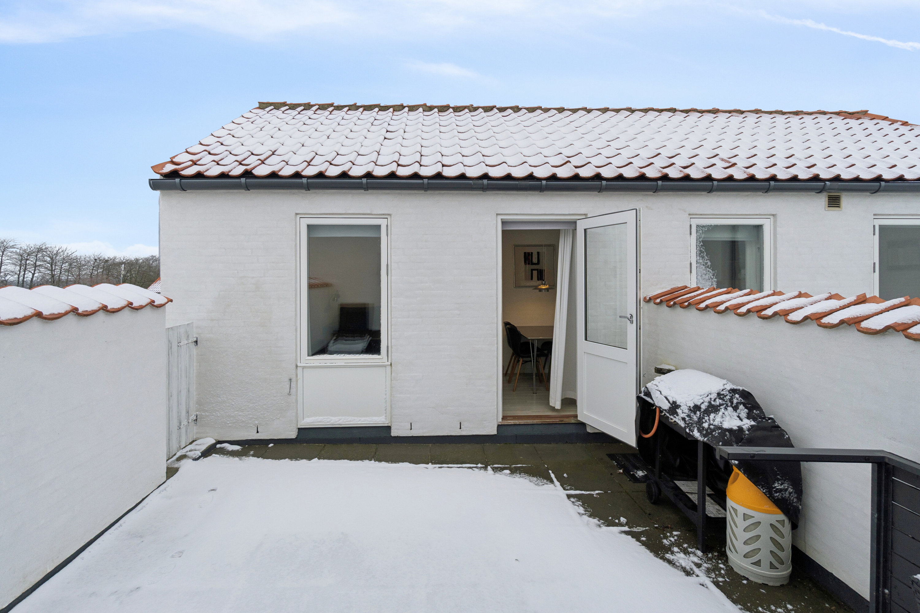 Fremhævet udendørs billede i fuldskærmstilstand. Billede af Genvej 4, 82., 3770 Allinge