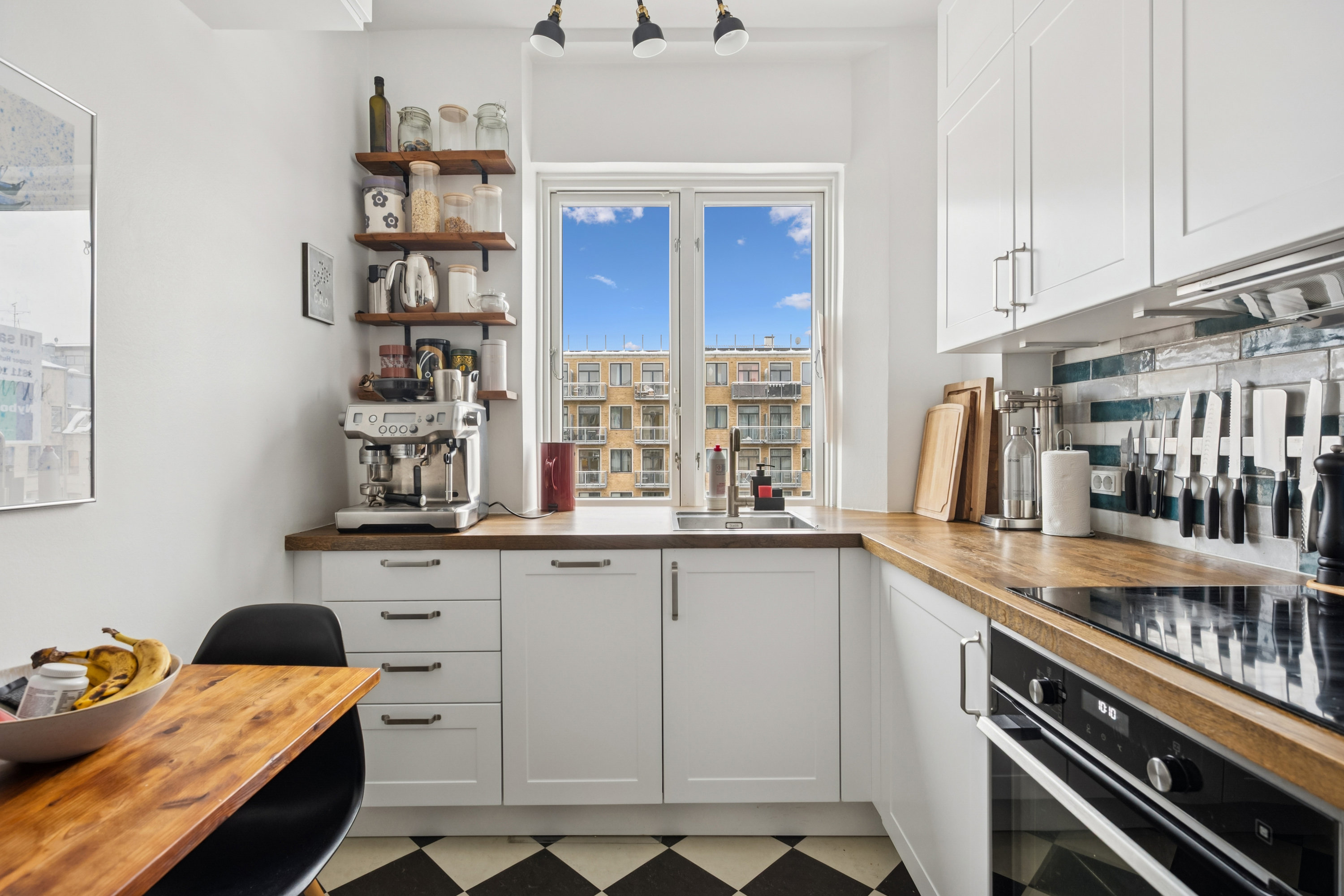 Fremhævet køkken billede i fuldskærmstilstand. Billede af Duevej 46, 3. tv., 2000 Frederiksberg