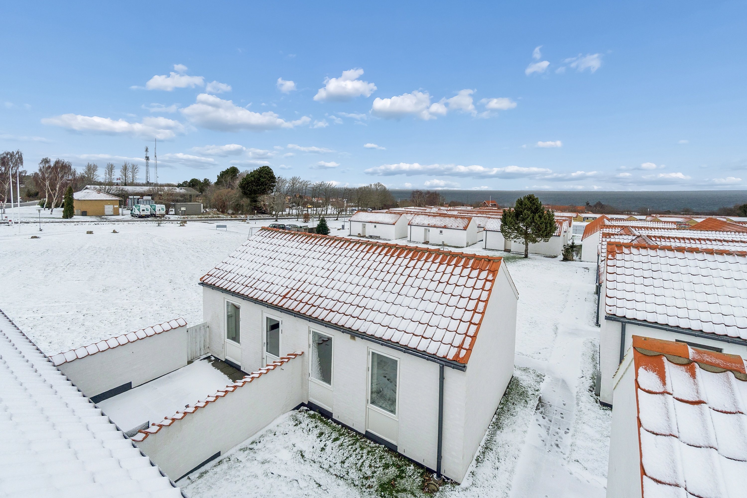 Fremhævet set fra haven billede i fuldskærmstilstand. Billede af Genvej 4, 80., Allinge, 3770 Allinge