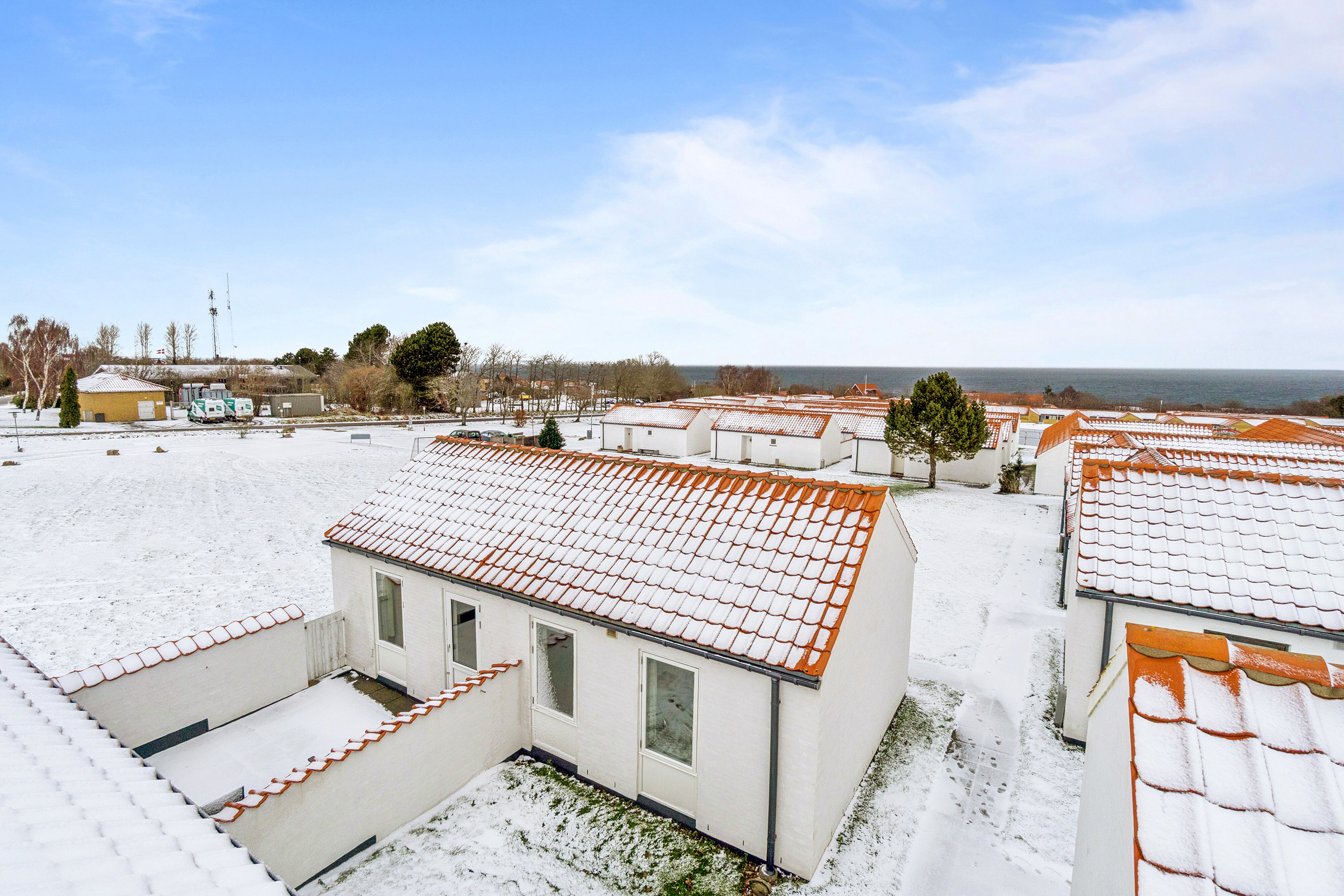 Fremhævet set fra haven billede i fuldskærmstilstand. Billede af Genvej 4, 82., 3770 Allinge