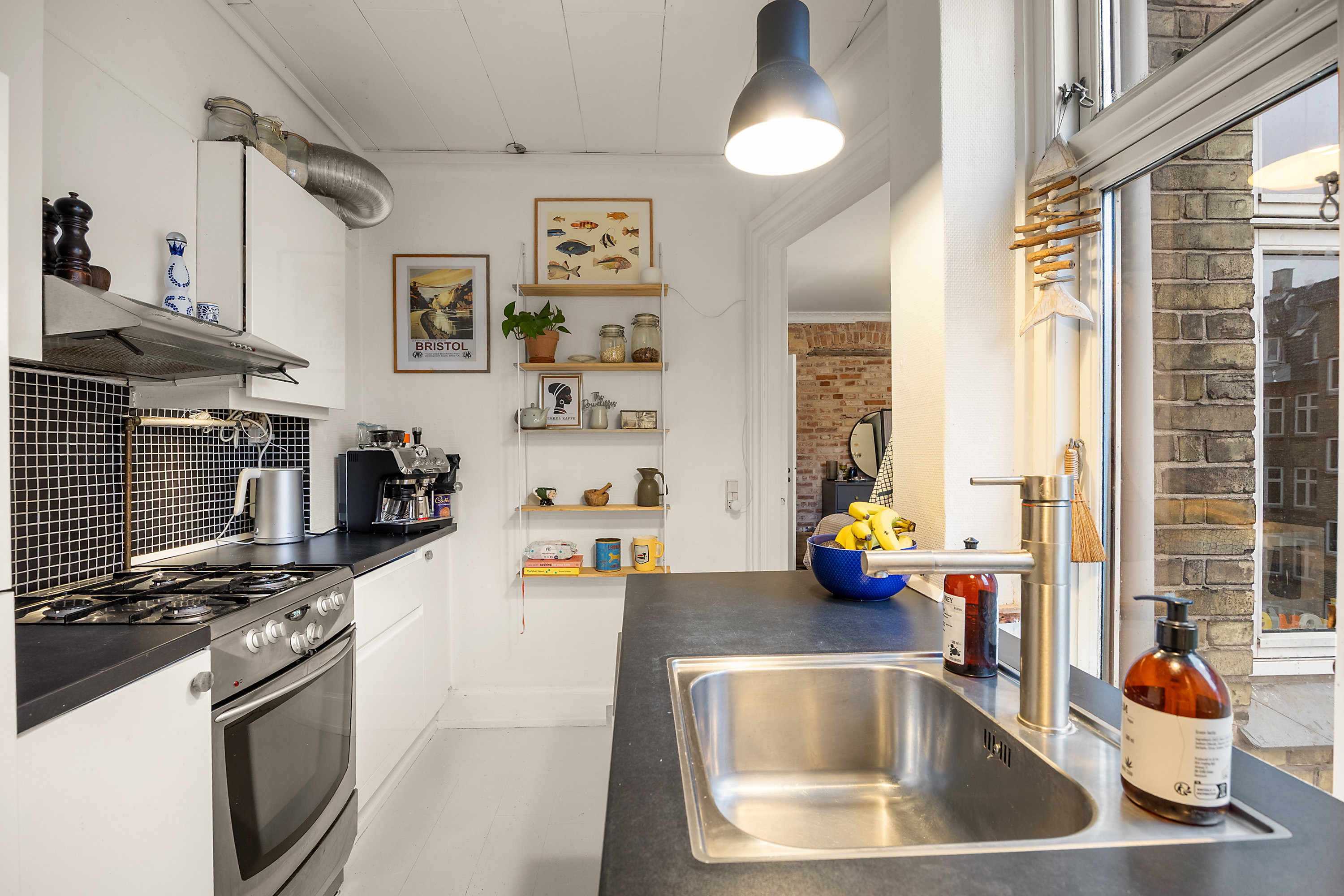 Fremhævet køkken billede i fuldskærmstilstand. Billede af Broagergade 4, 4. tv., 1672 København V