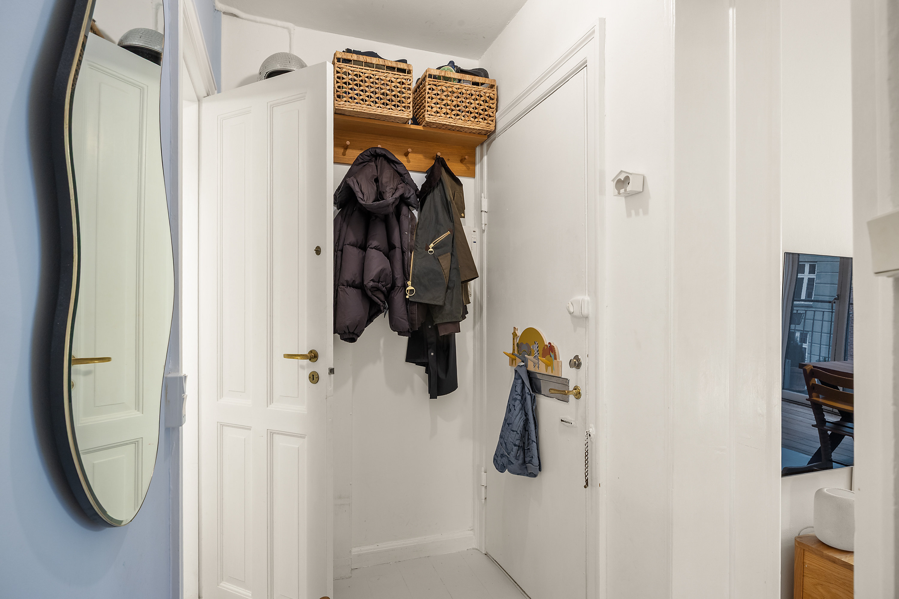 Fremhævet entré billede i fuldskærmstilstand. Billede af Broagergade 4, 4. tv., 1672 København V